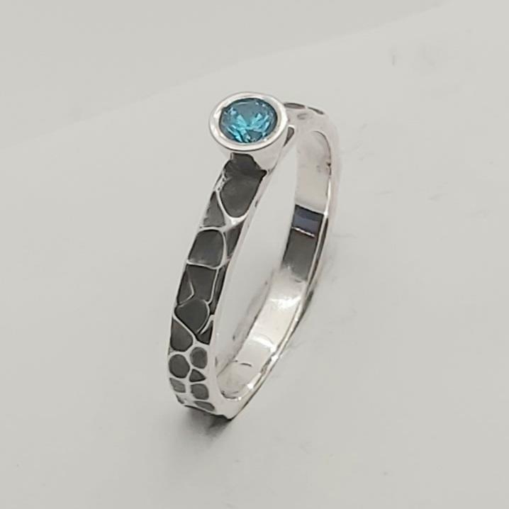 Scale narrow ring with topaz cz