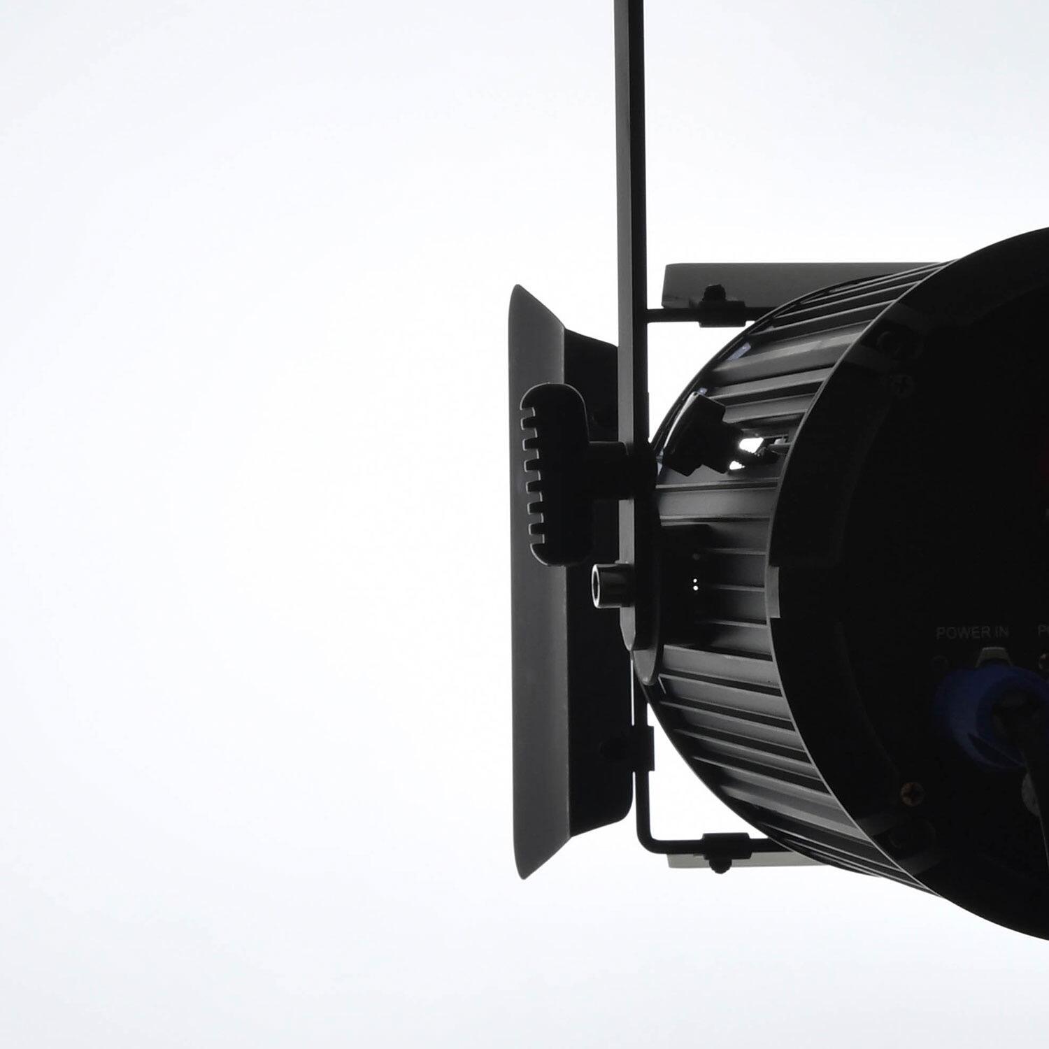 Citronic MFZ100-W: 100W Mini Fresnel Zoom CW/WW LED Stage Light cool white