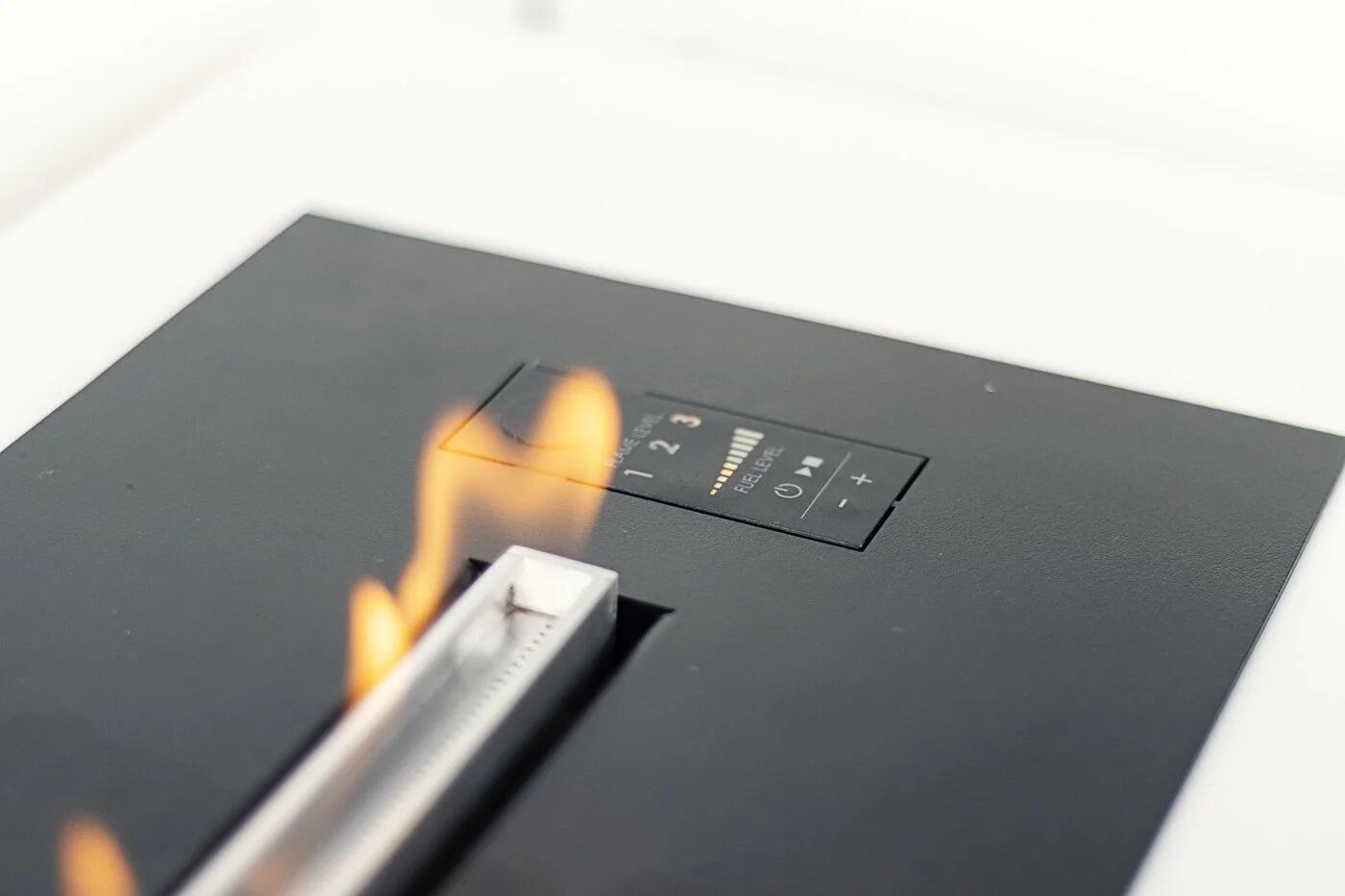 Denver F3 flame line and touch controls on a black top plate
