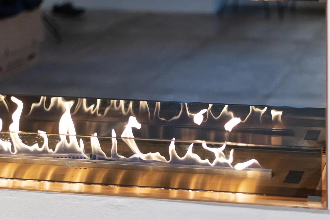 Close-up of the Montreal Vue flame line