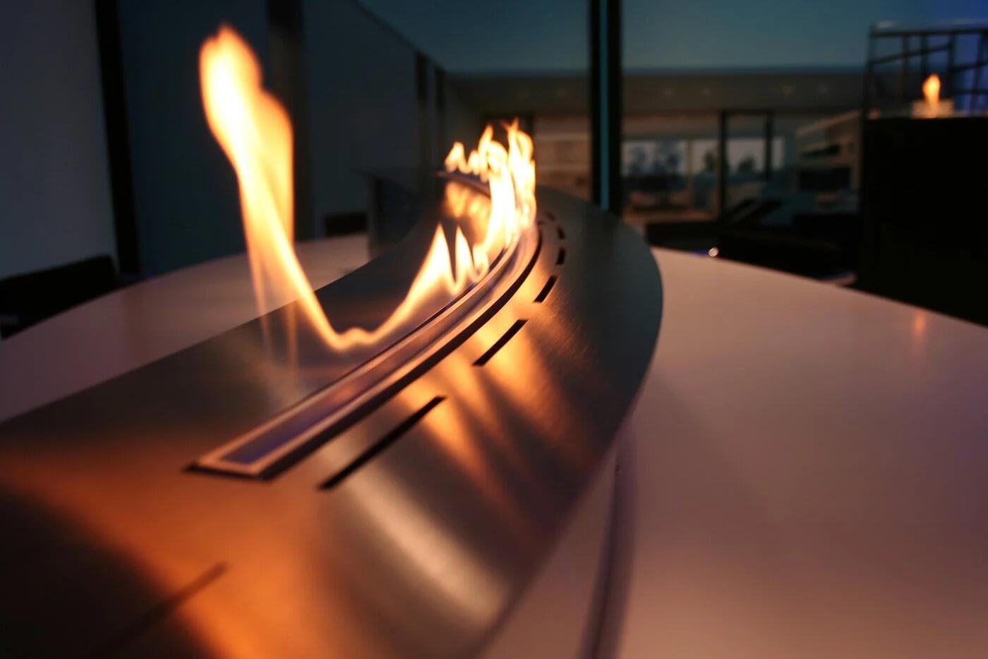 Close-up of the curved flame line of the Denver F6 Curved burner