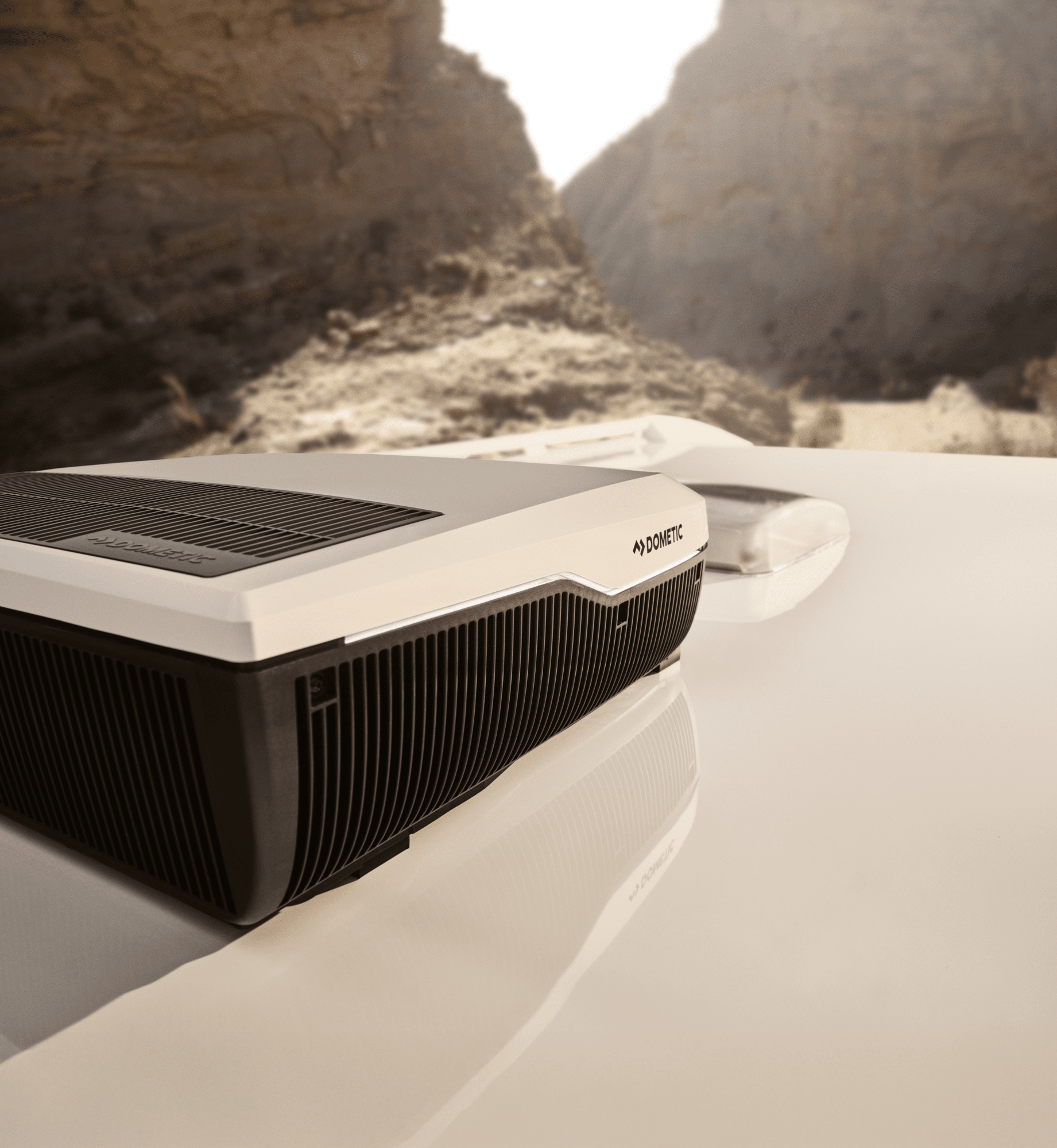 DOMETIC FRESHJET FJZ7 2600 Roof Mounted
