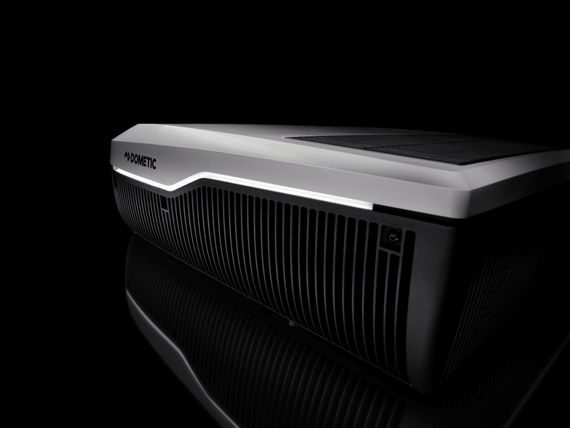 DOMETIC FRESHJET FJZ7 2200 Air Conditioner Detail