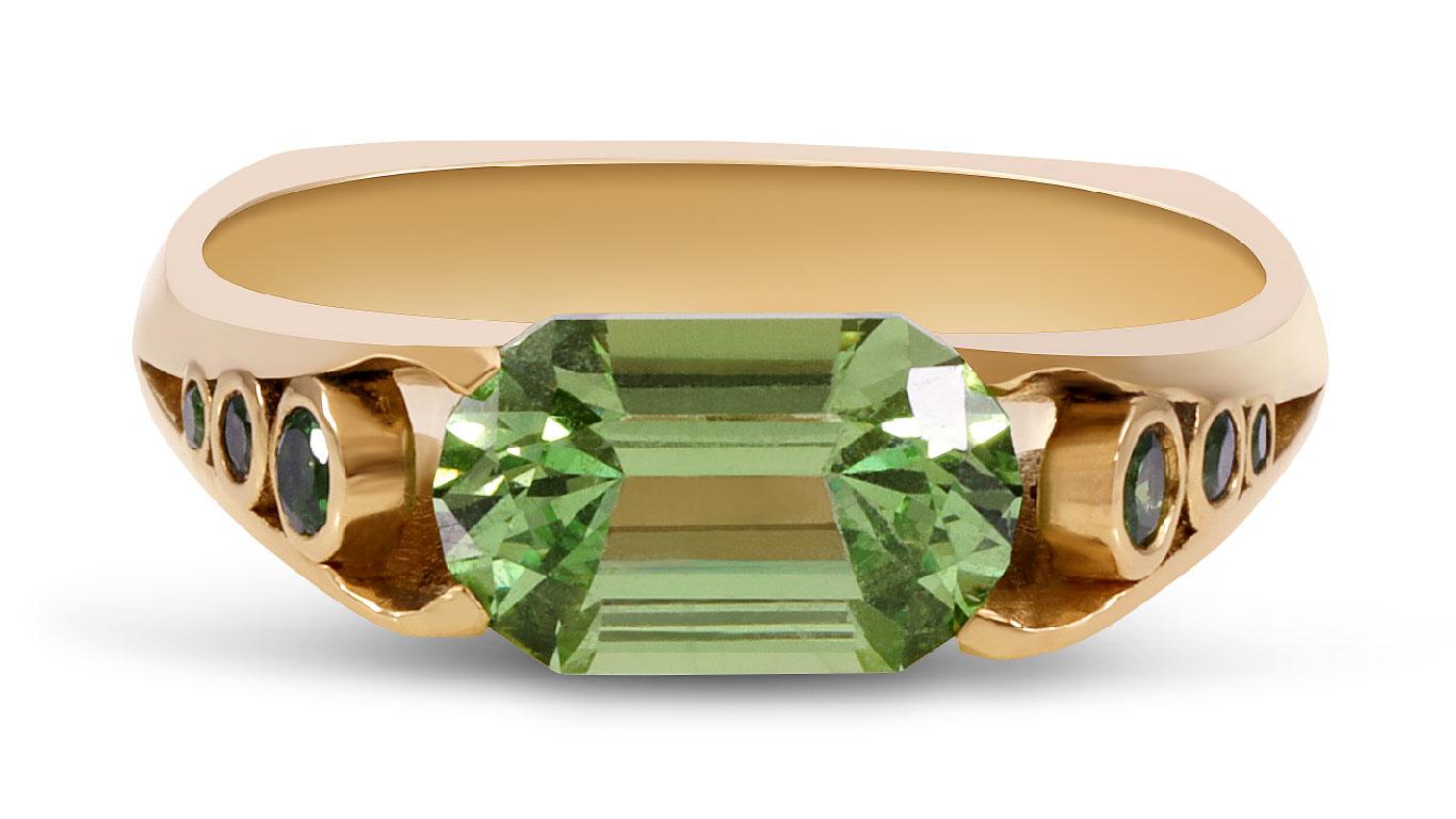 kaustisk Mus Kostumer Green Grossular Garnet Ring