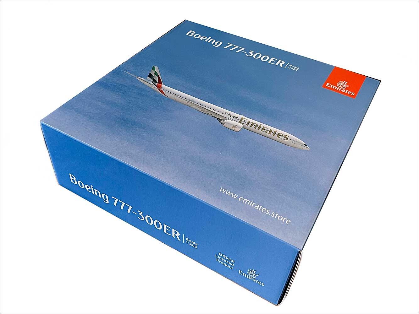 With a wingspan of 32 cm, this Boeing 777-300ER model is a perfect size for desktop display.