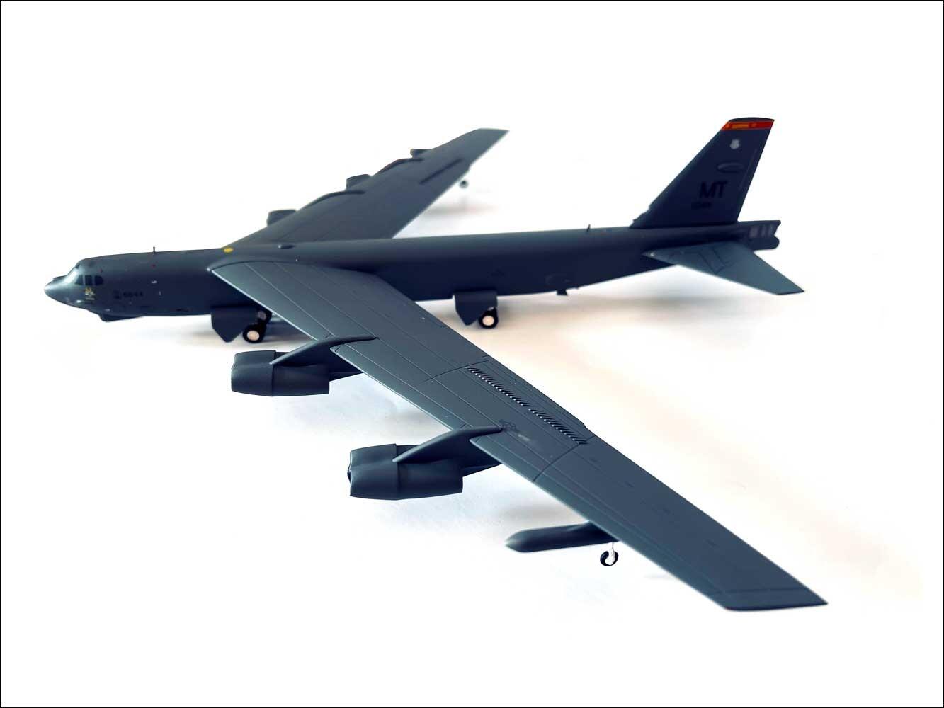 Highly collectable diecast Boeing B-52H Stratofortress model aeroplane