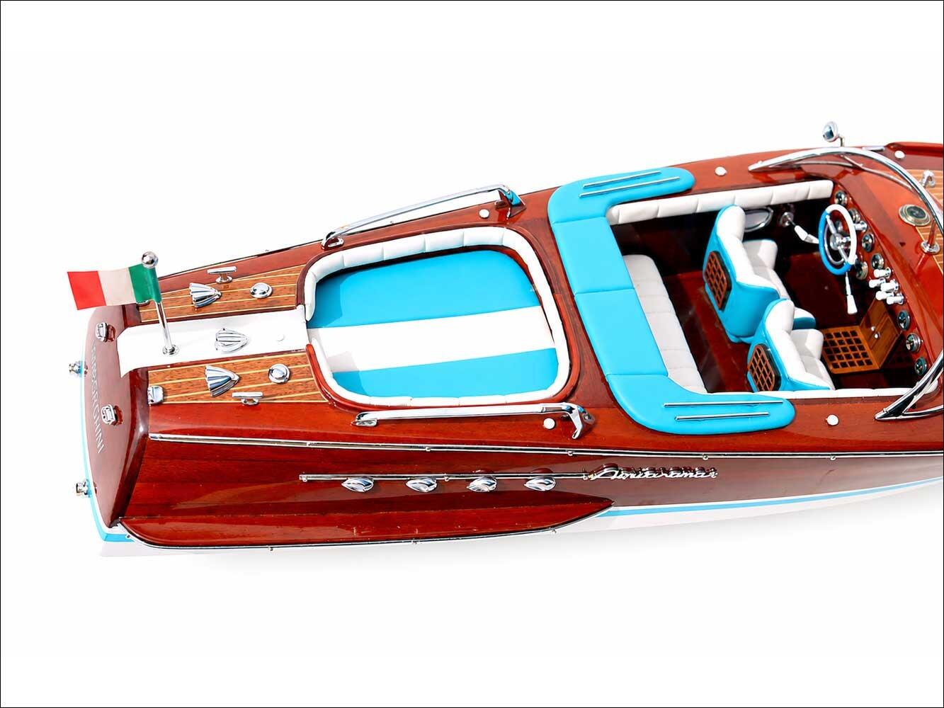 Small scale desktop yacht model
