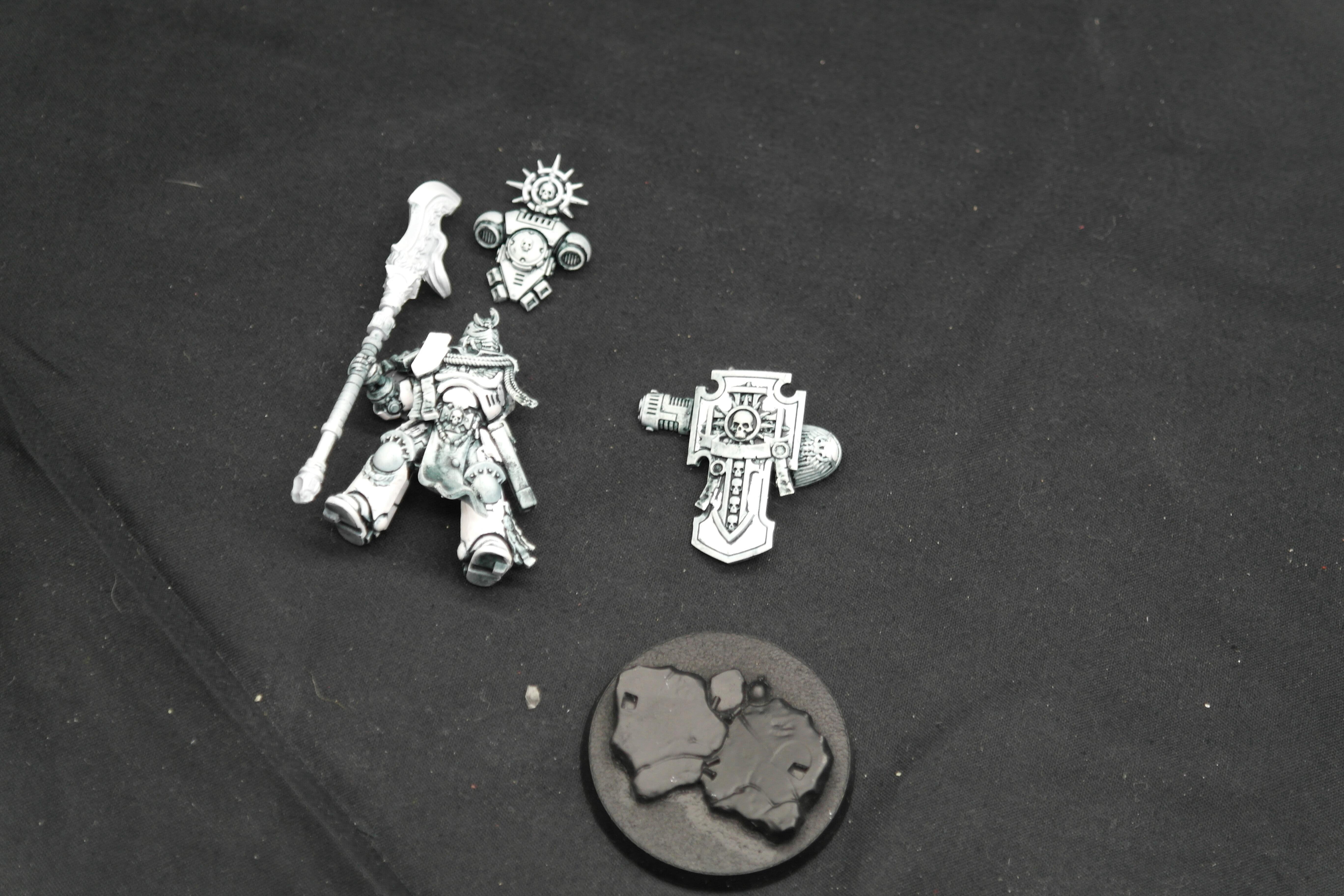 Pre-loved Space Marine Lieutenant painted in White Scars colours