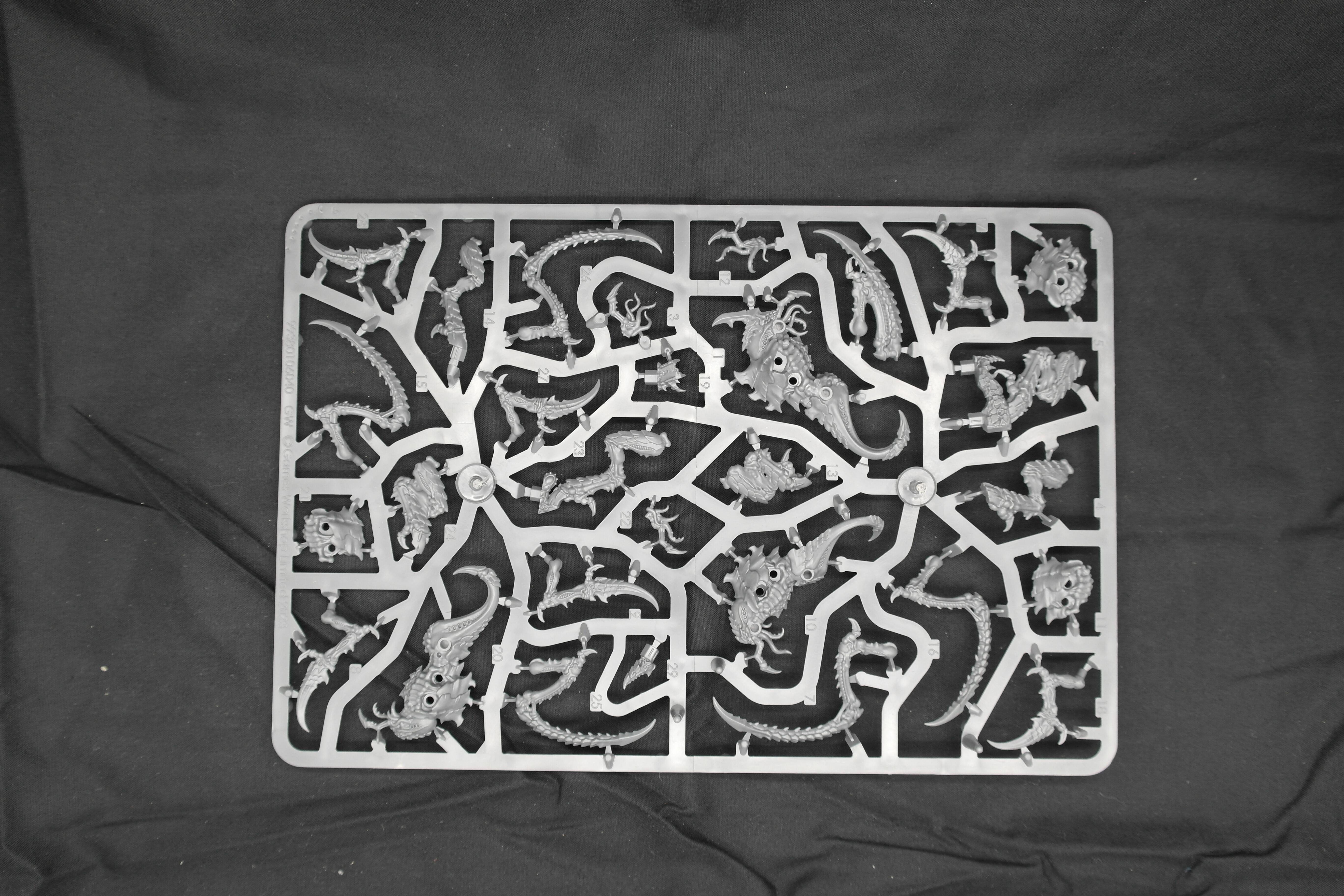 tyranid leapers sprue view unassembled