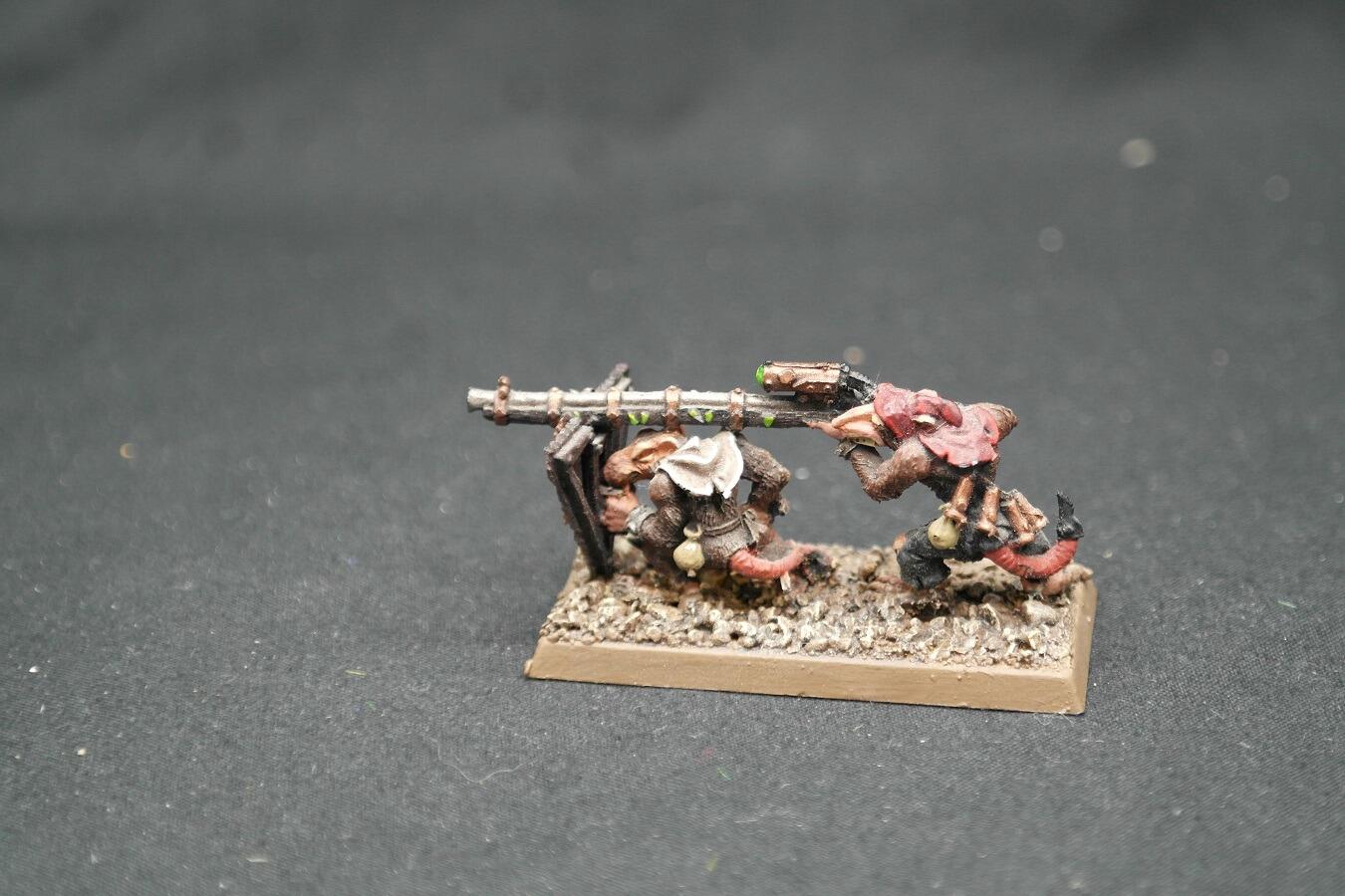 Jezzail crew aiming down sights – portrait