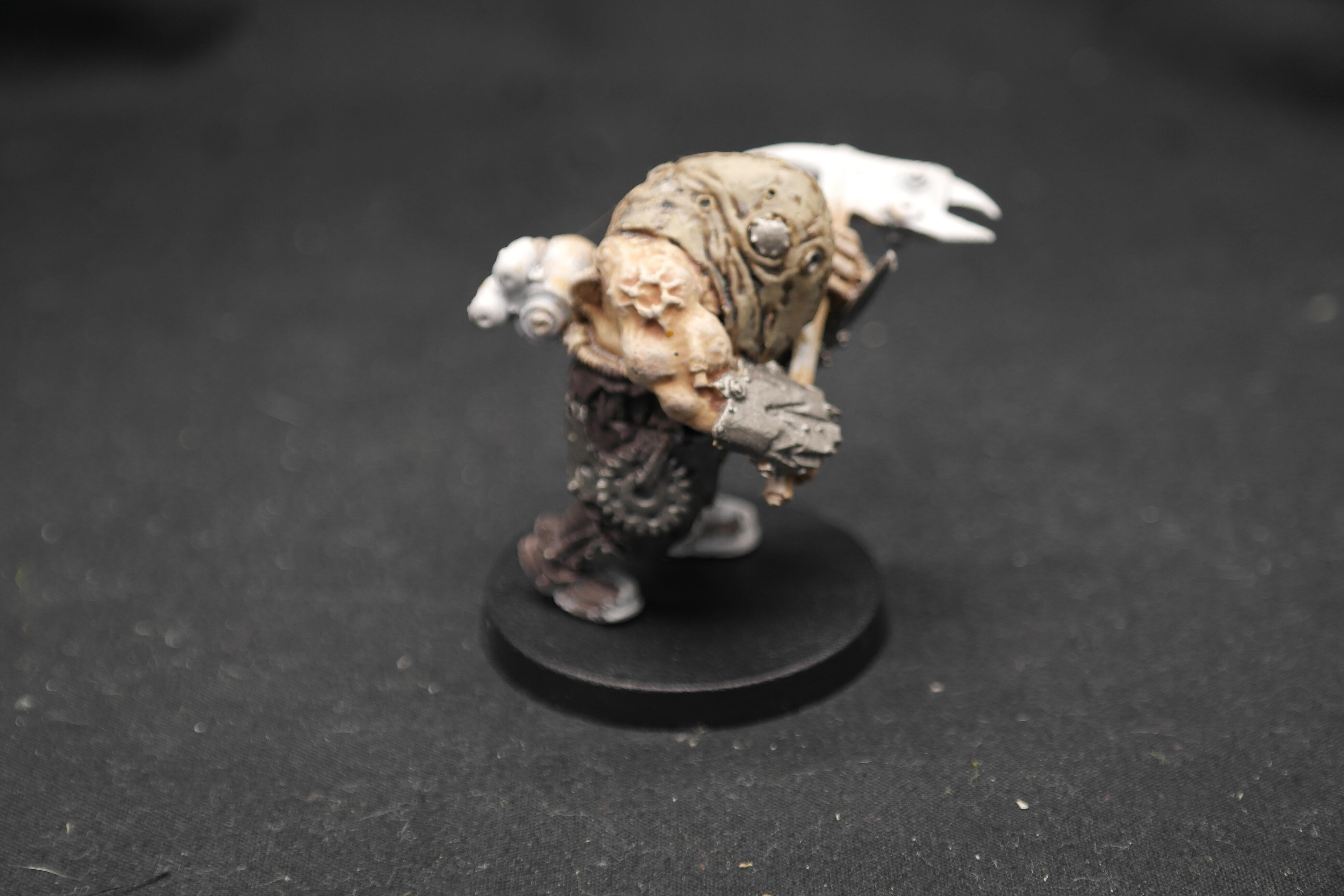 Renegade Ogryn miniature – pre-owned 40k figure