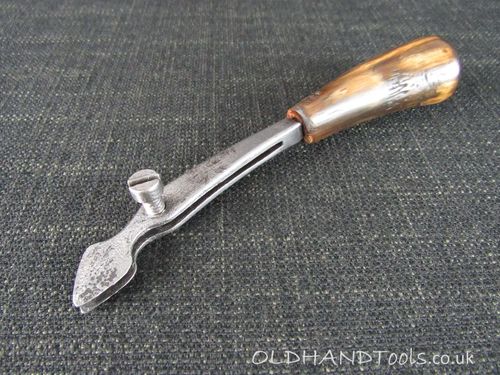 Vintage Saddlers Screw Crease with Horn Handle
