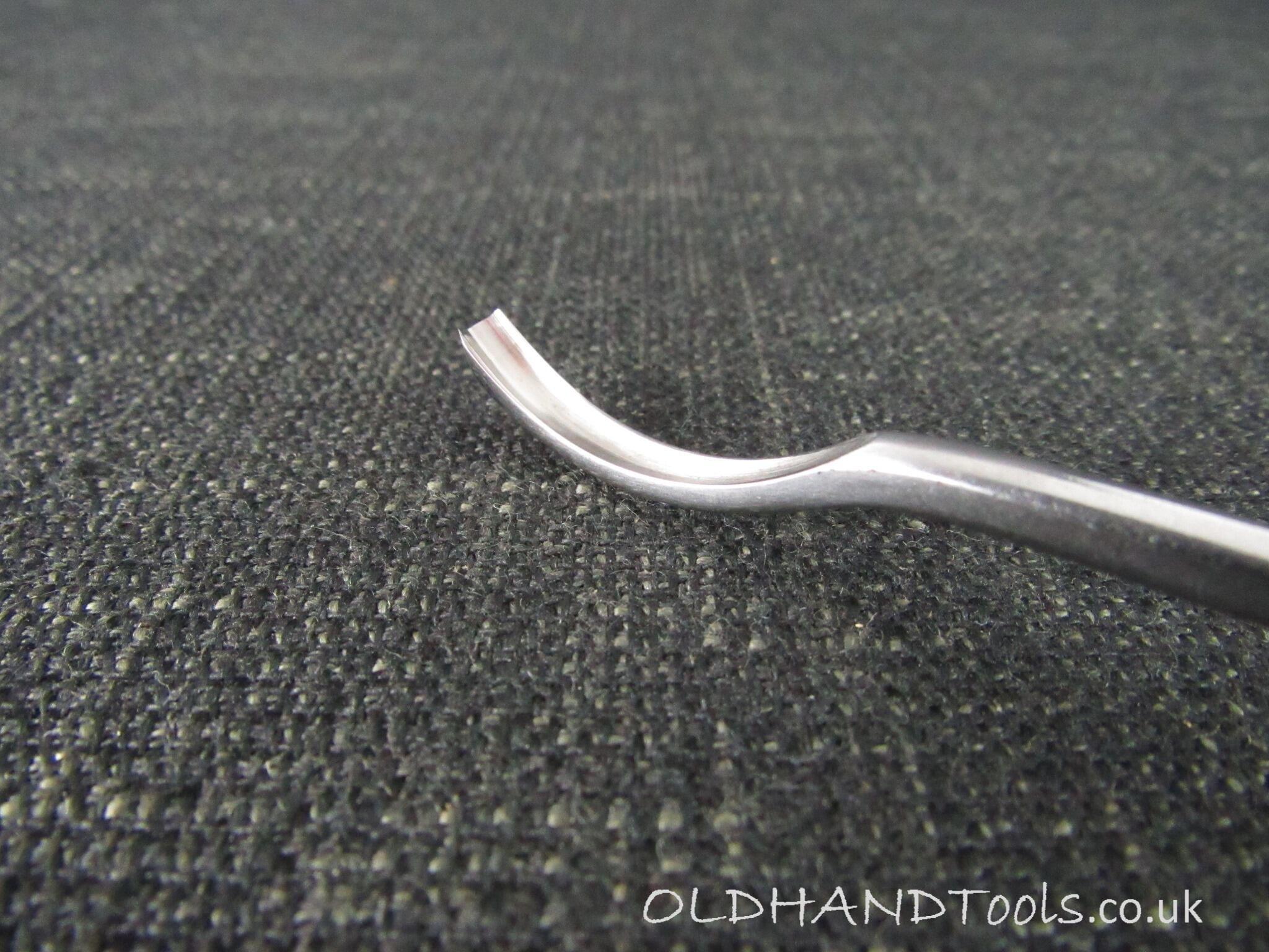 PFEIL Series 8a Spoon Bent Carving Gouge - 4mm