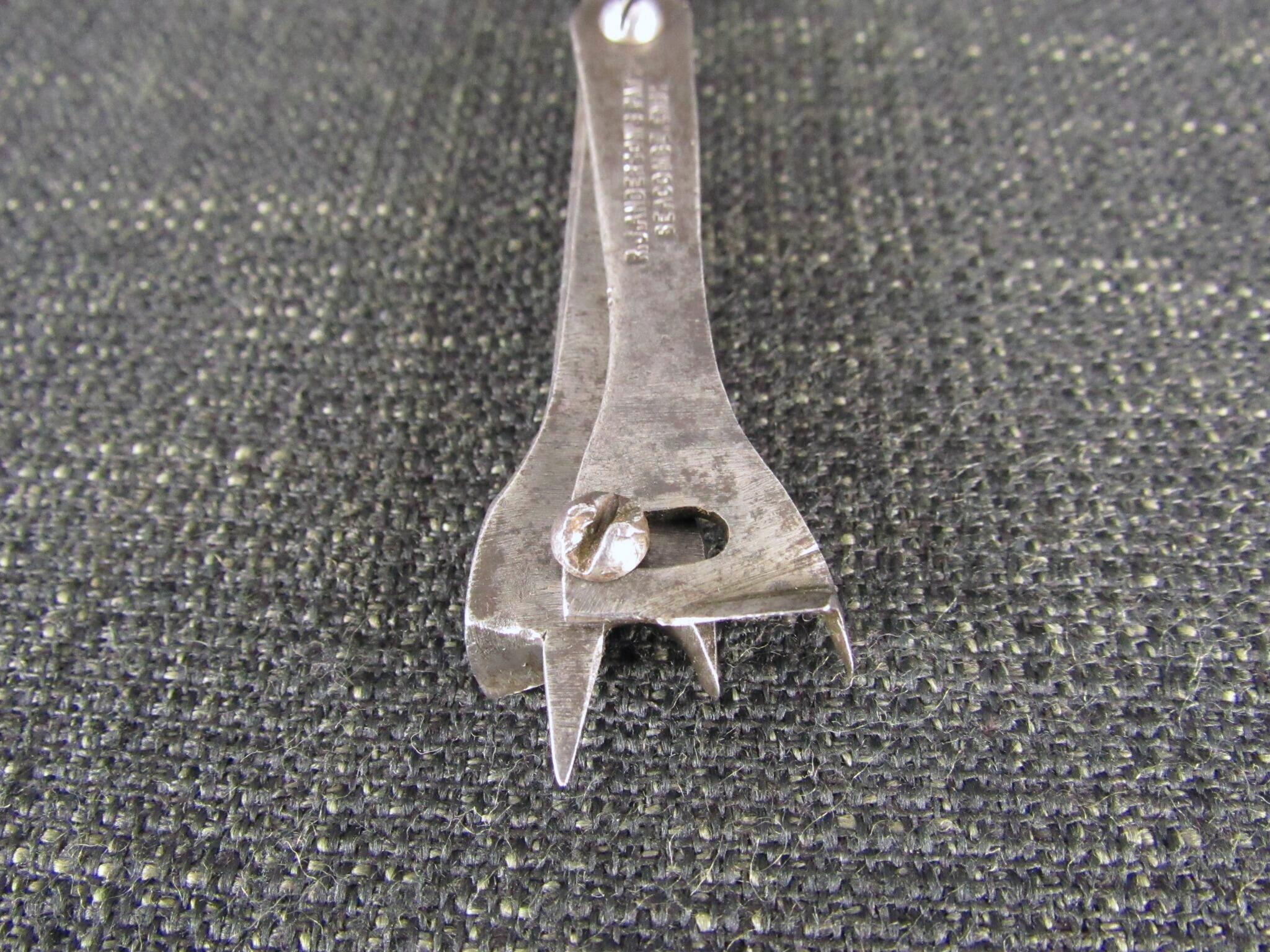 Andersons Patent Expanding Brace Centre Bit by S SMITH & SONS