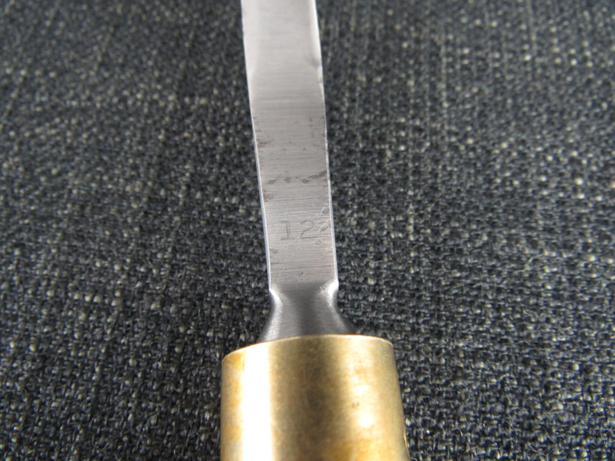 ASHLEY ILES No 12 Curved Carving Gouge - 7/16 inch