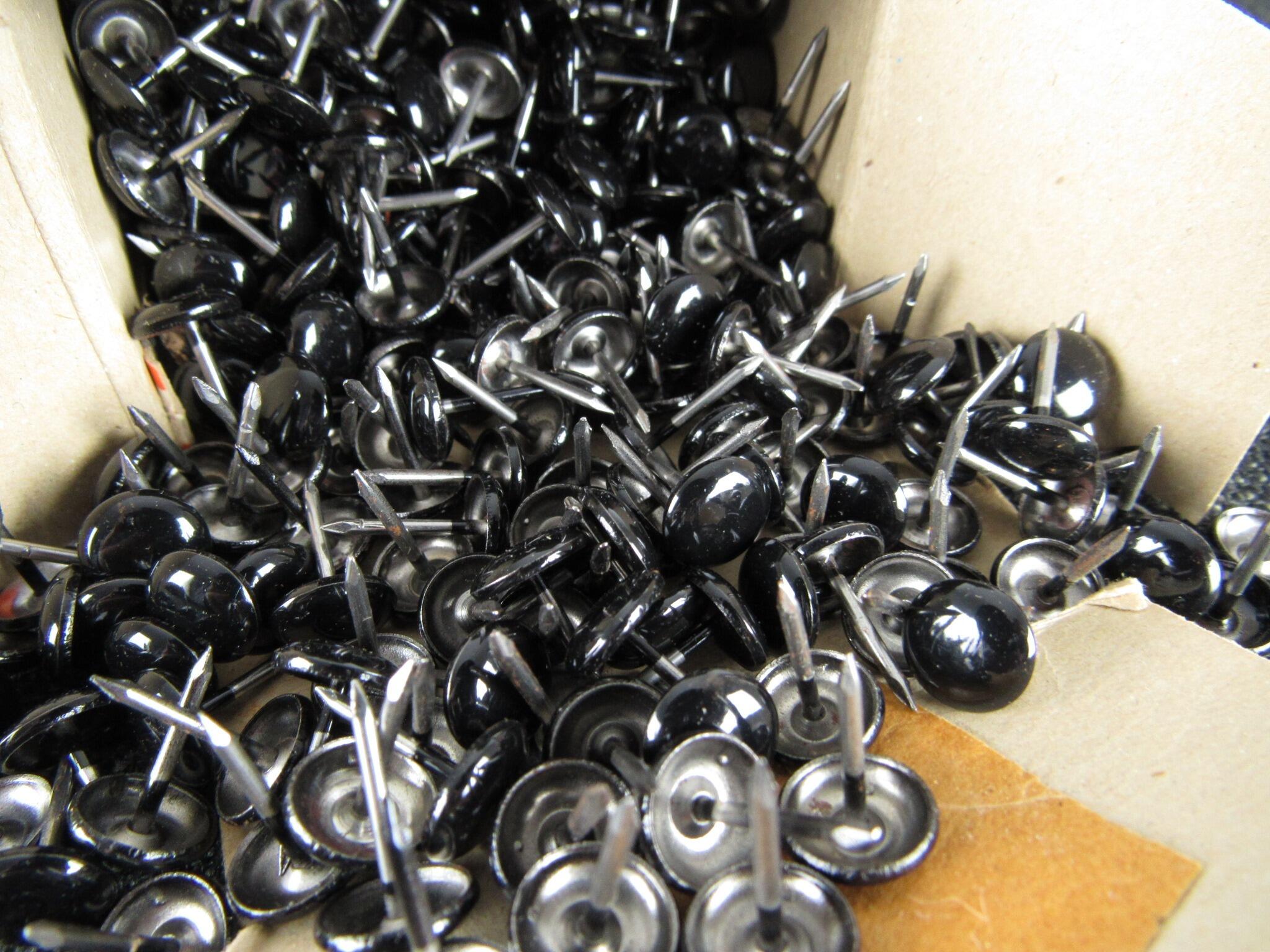 F BRAND Vintage Upholstery Nails - HG1 Enamelled Black
