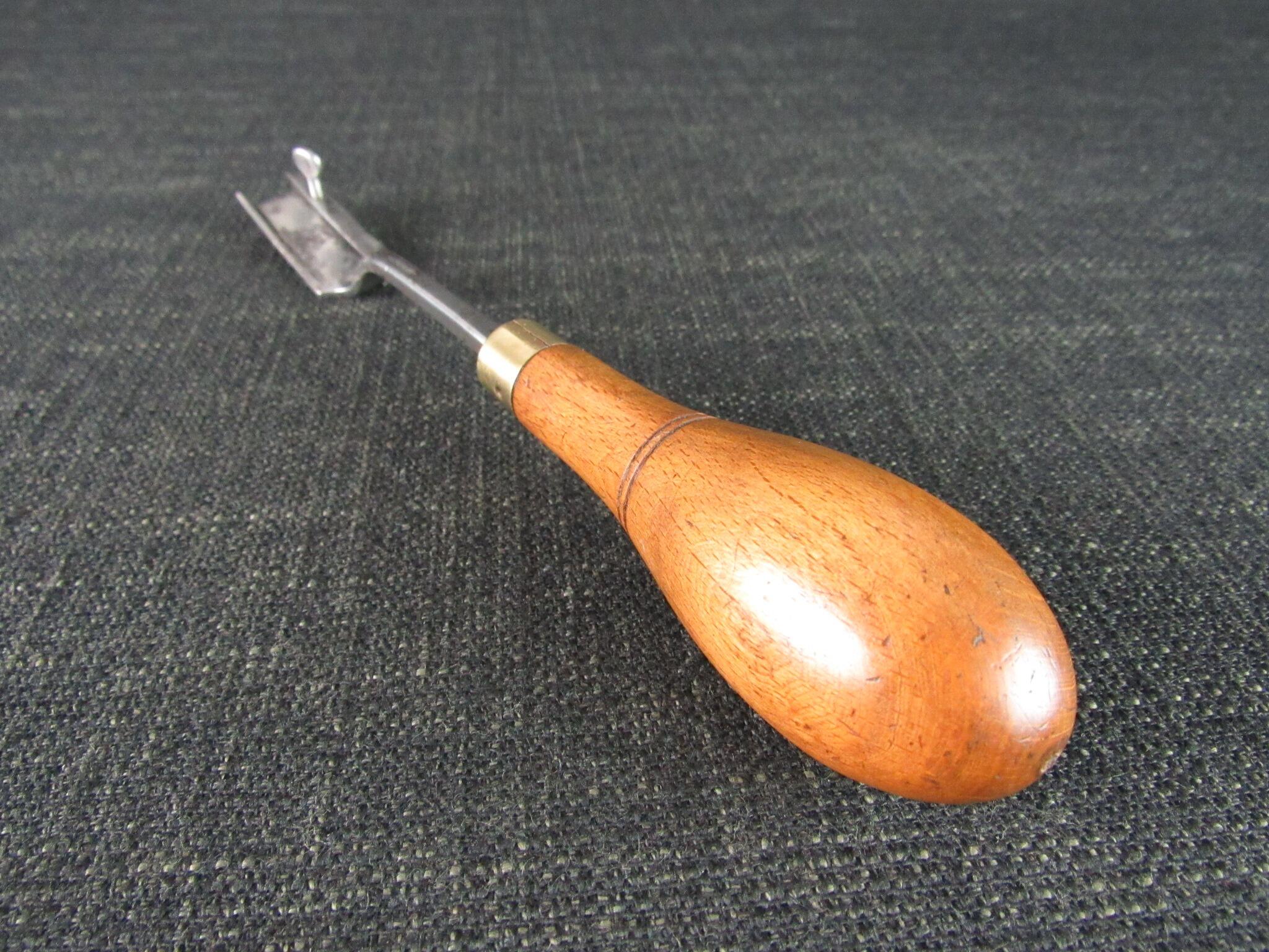 DIXON Screw Skirt Shave