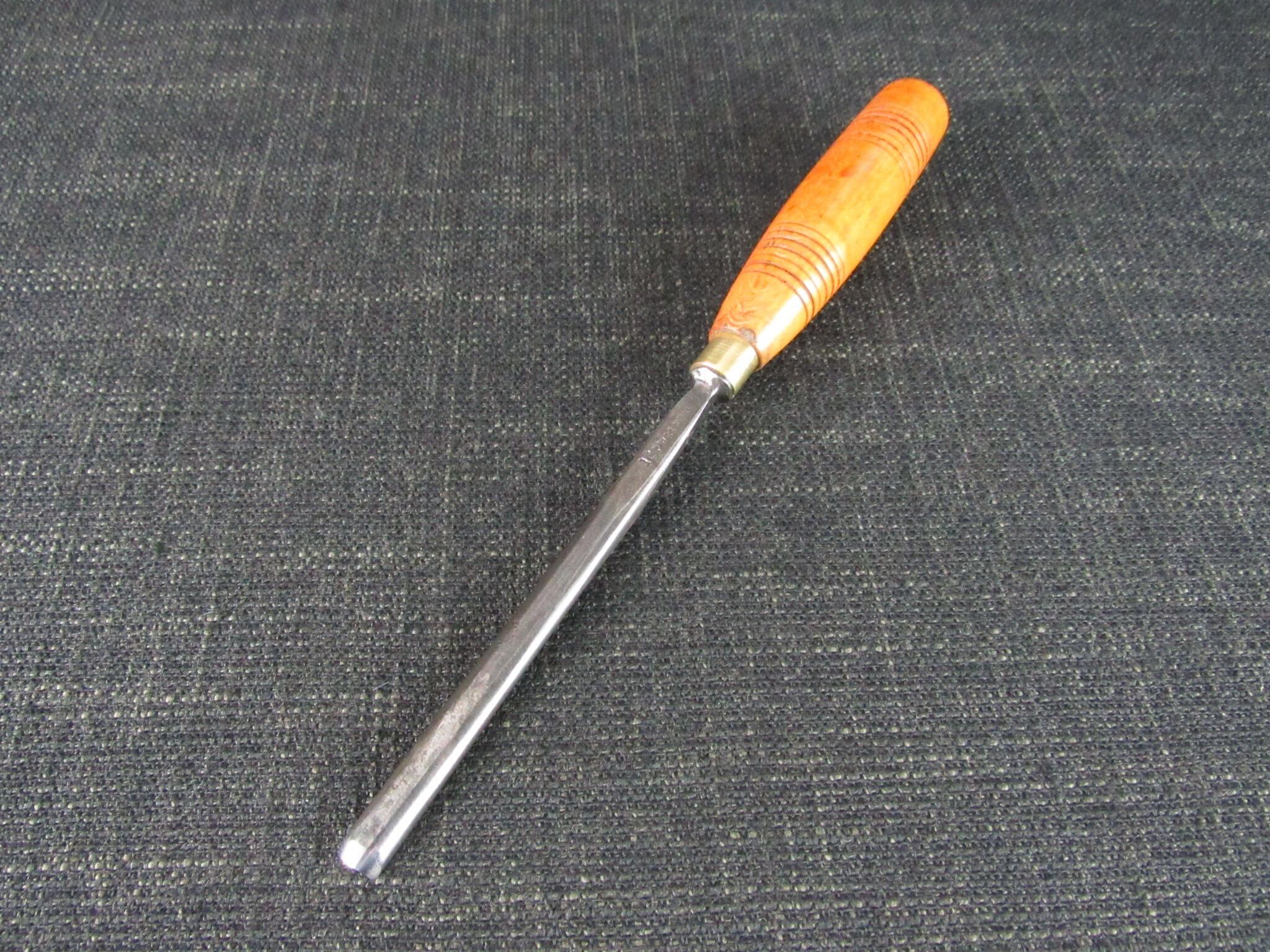 JB ADDIS 5/16 inch No 7 Carving Gouge