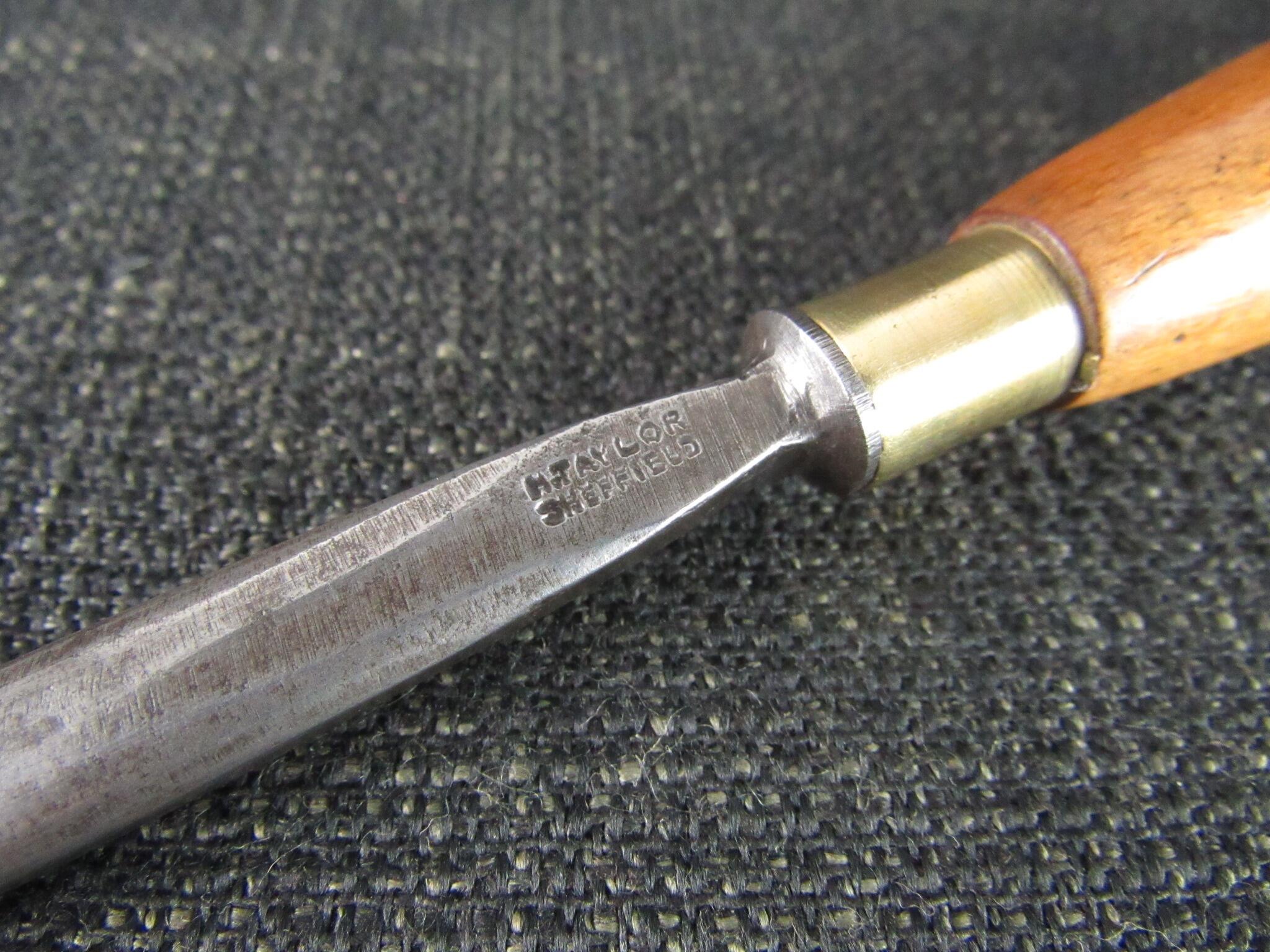 HENRY TAYLOR 3/8 inch Straight Carving Gouge - No 7 Sweep