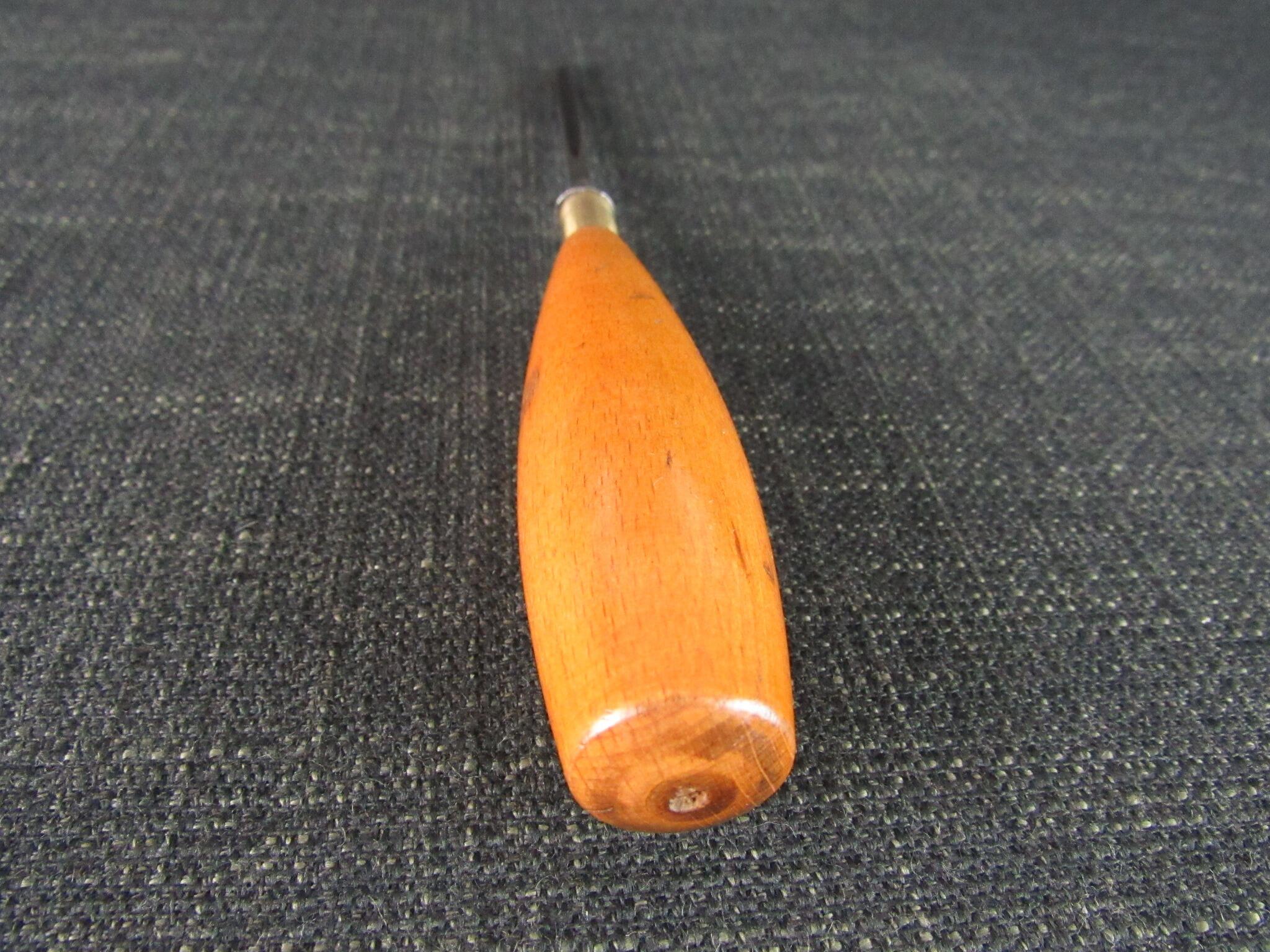 HENRY TAYLOR 3/16 inch V Carving Gouge - No 7 Sweep
