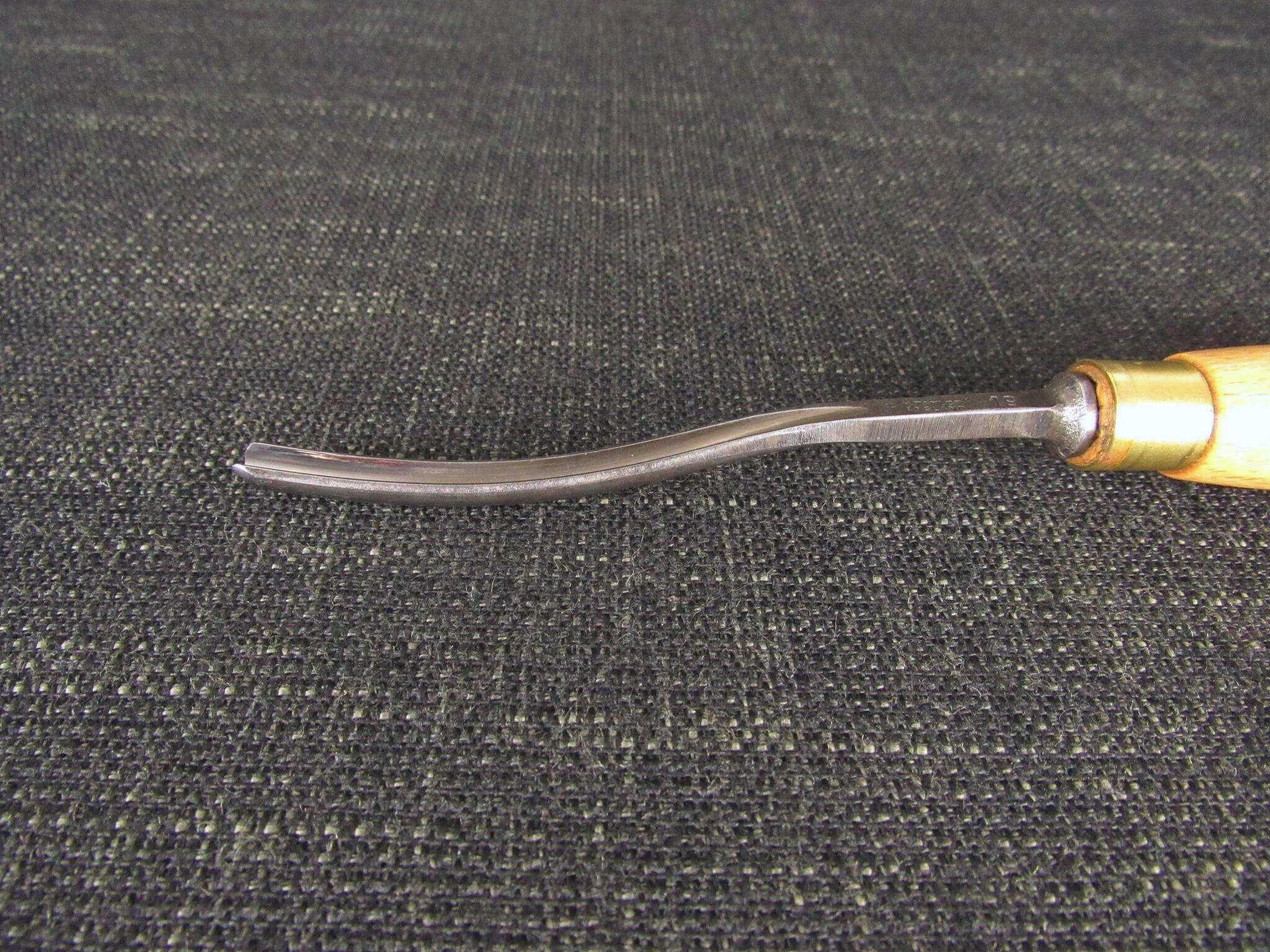 HENRY TAYLOR Deep Curved Carving Gouge - No.19 sweep