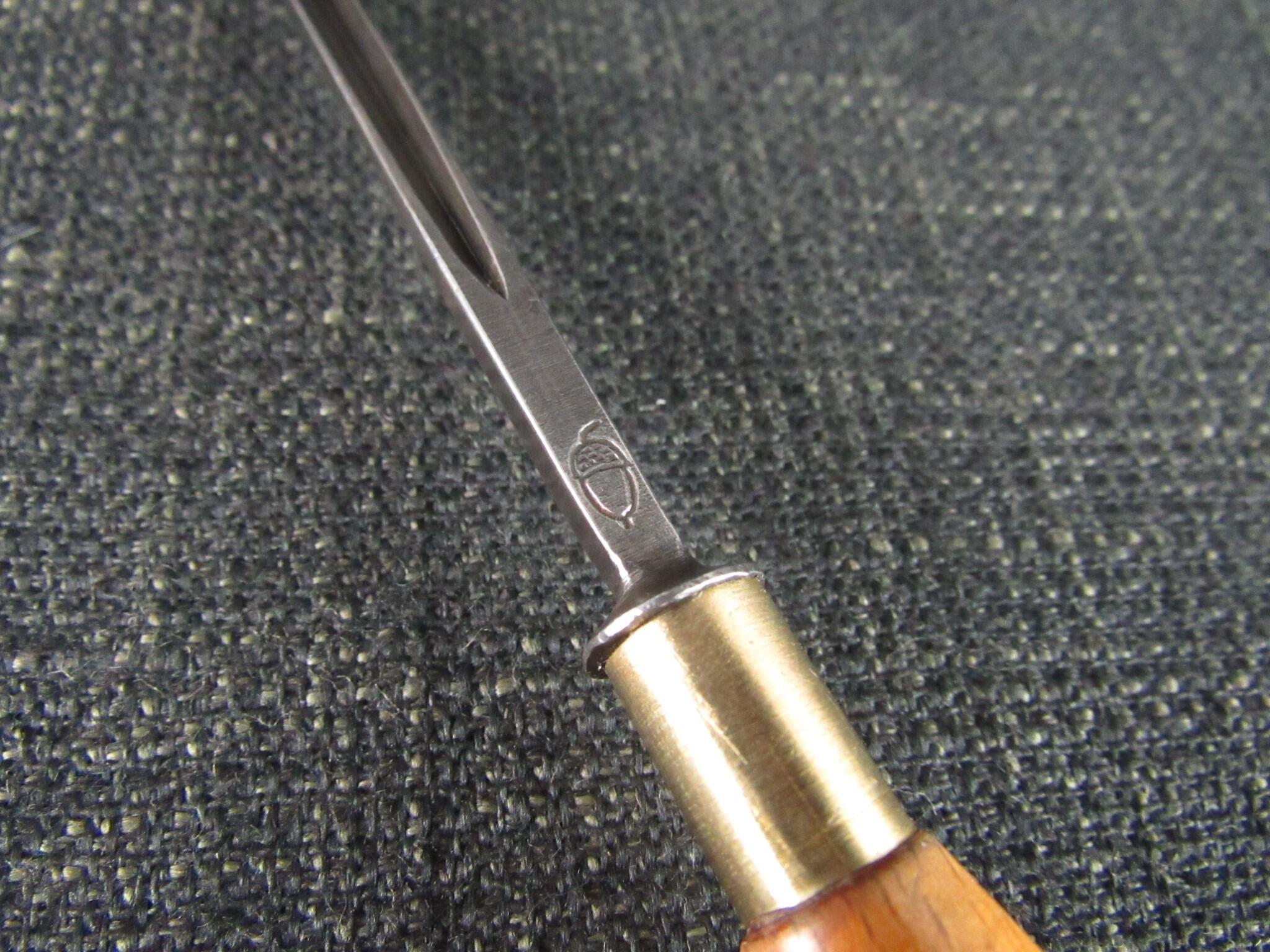 HENRY TAYLOR 3/16 inch V Carving Gouge - No 7 Sweep