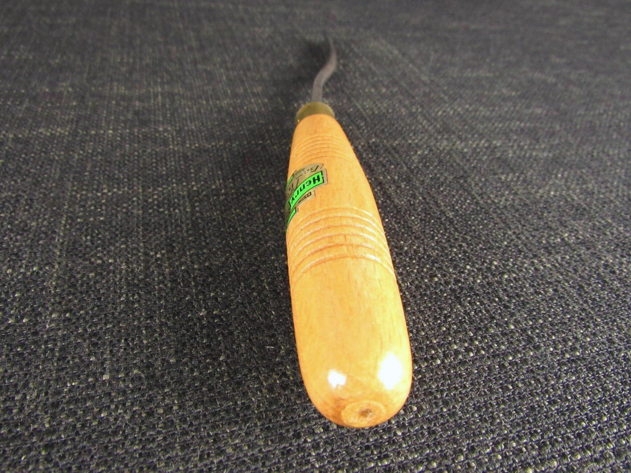HENRY TAYLOR Deep Curved Carving Gouge - No.19 sweep