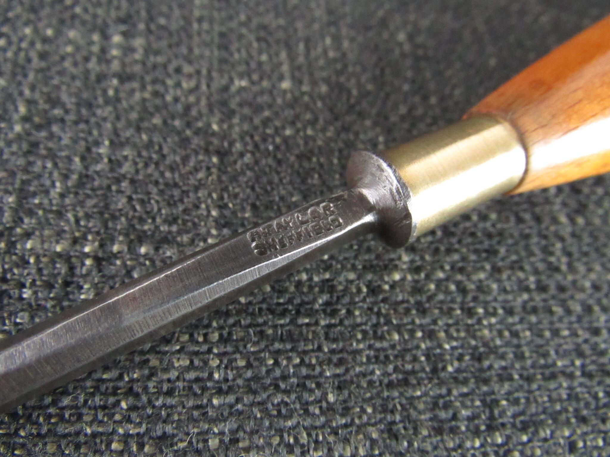 HENRY TAYLOR 3/16 inch V Carving Gouge - No 7 Sweep