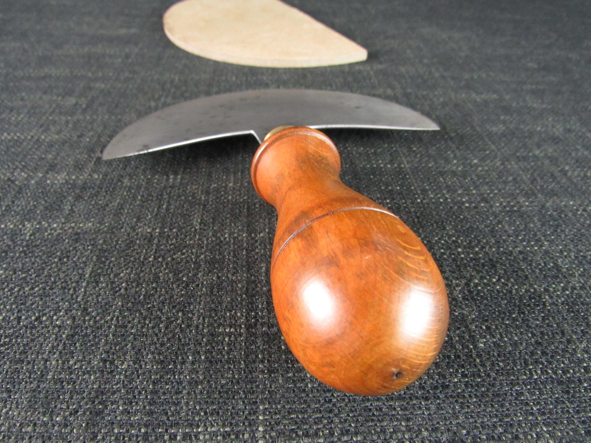 Saddlers Round Knife by ROBERT SORBY