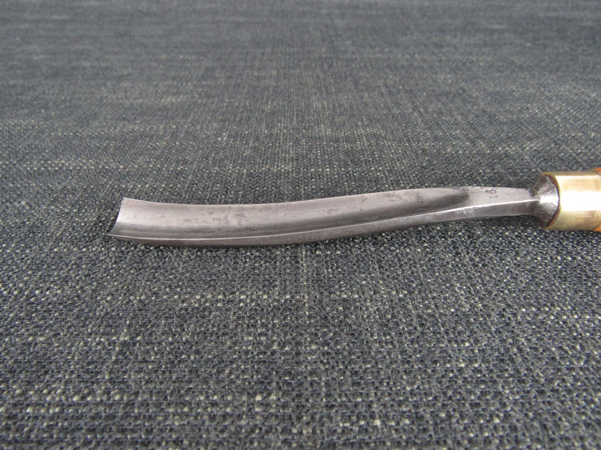 SJ ADDIS London No 16 Curved Carving Gouge - 5/8 inch