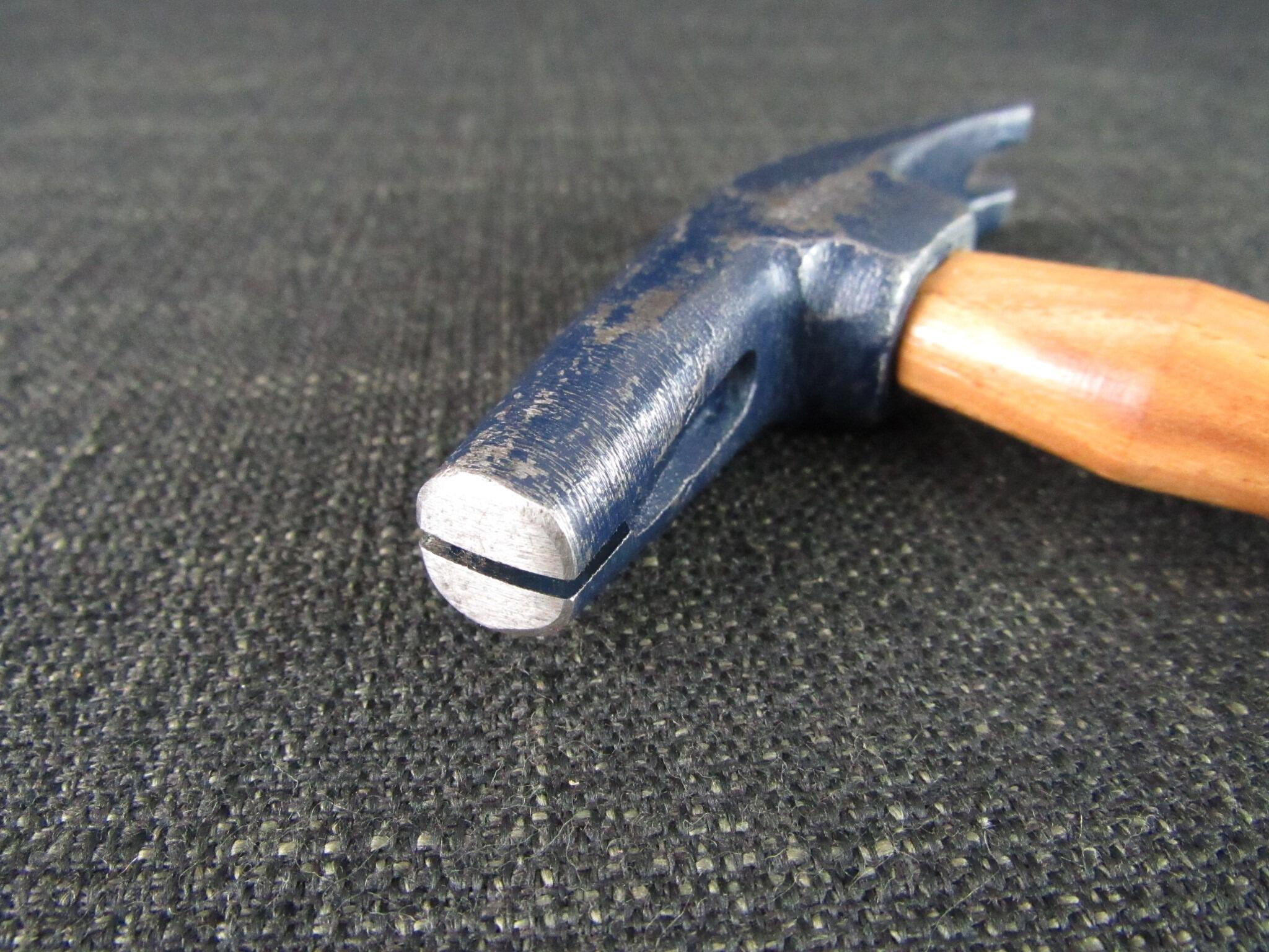 WHITEHOUSE Magnetic Upholsterers Hammer