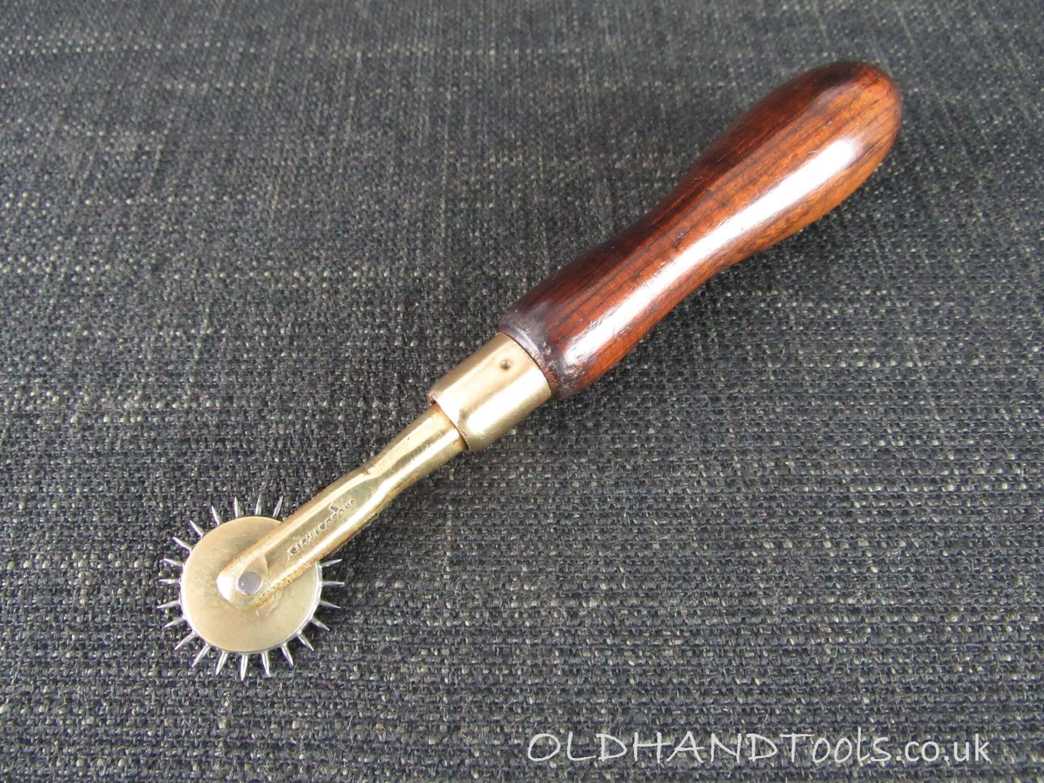 RICHARDSONS Pricking Wheel - Wheel Pricker