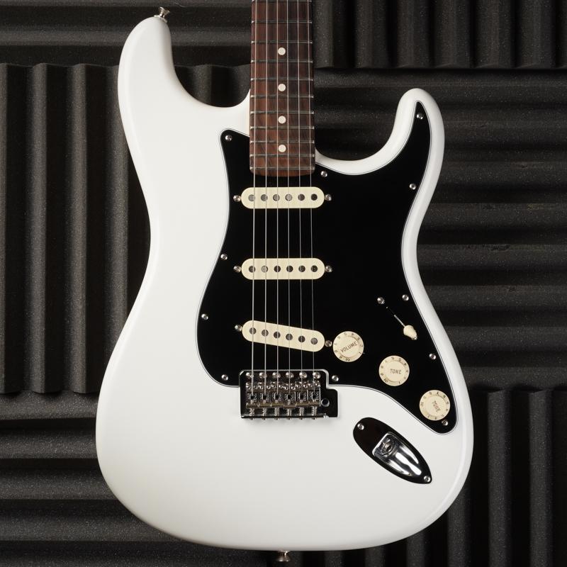 american performer stratocaster arctic white