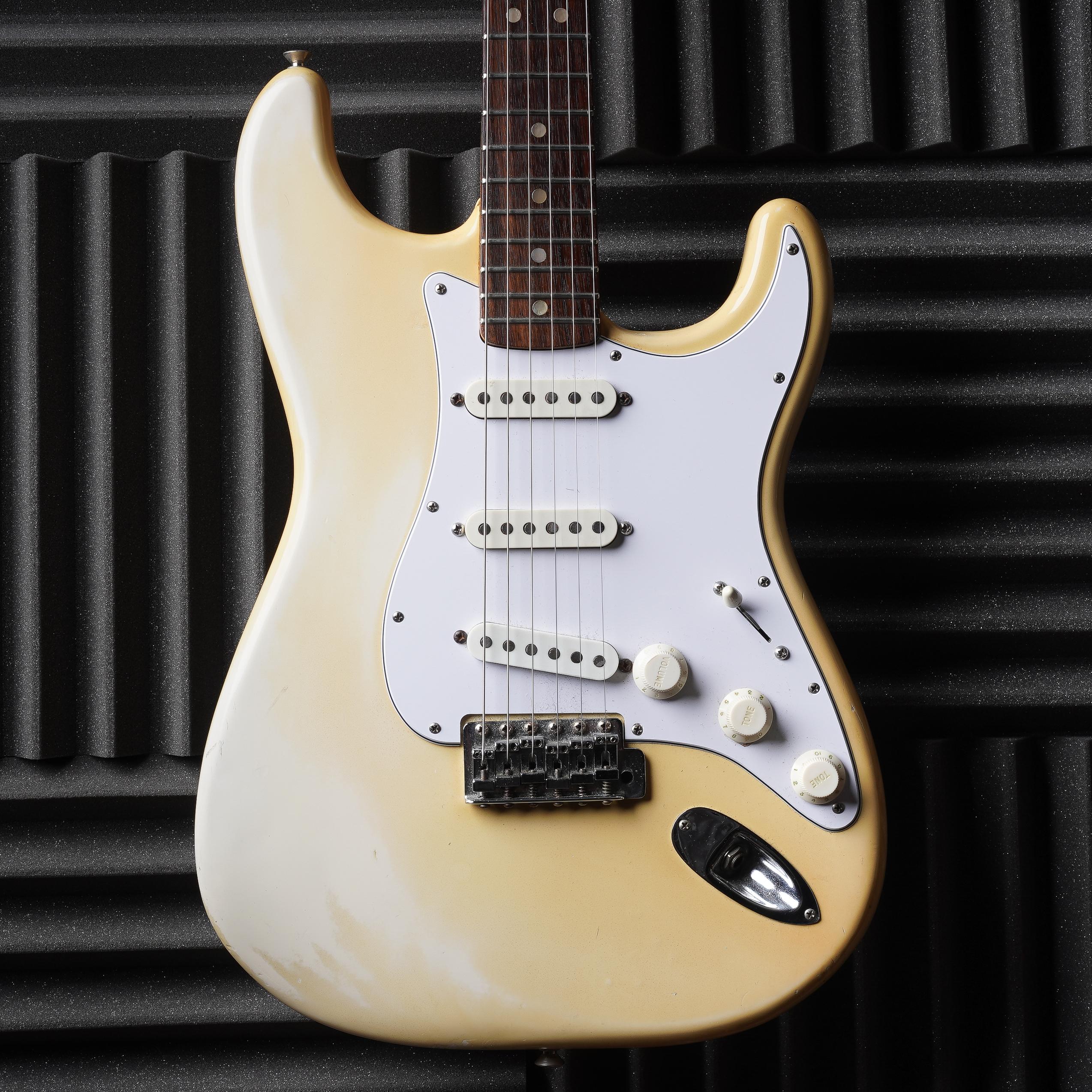 Fender Stratocaster with 3-Bolt Neck, Rosewood Fretboard 1976 Olympic white