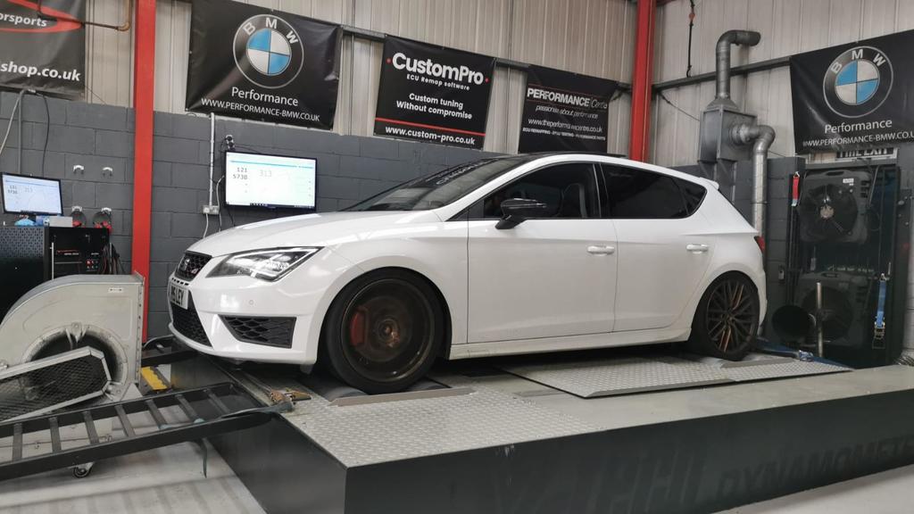 SEAT LEON CUPRA 290 STAGE 1 STAFF CAR SHOWING VARIOUS HARDWARE EFFECTS