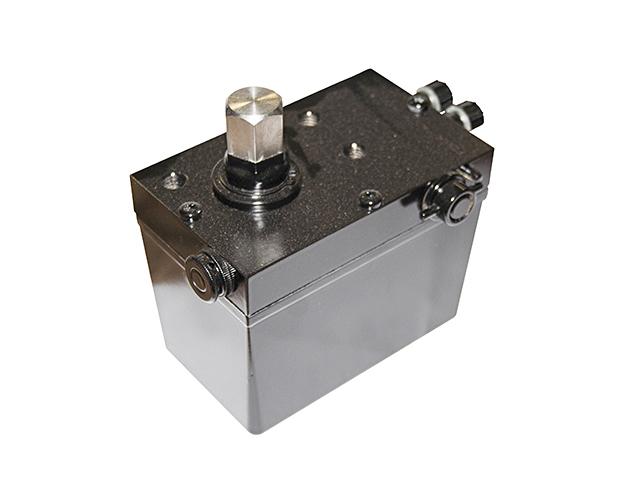 This is an image of Renault Cab Tilt Pump 5010629349 7482053296 82053296 25379038 6290002OEM HGV Truck Part