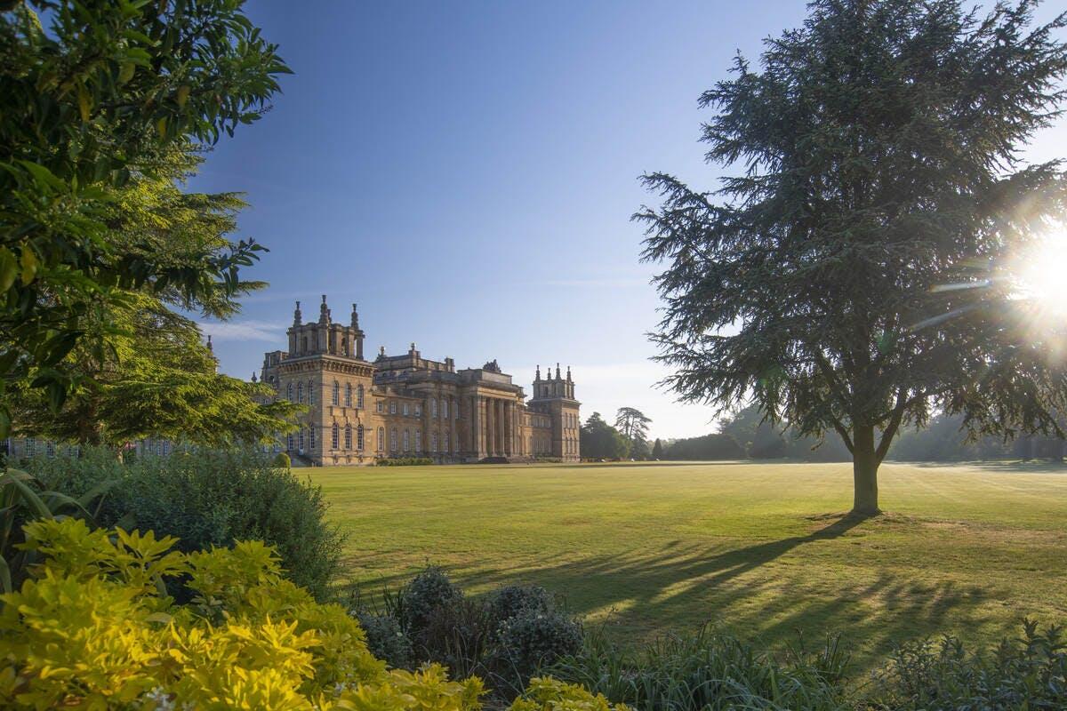 One Night Charming Inn Break with Visit to Blenheim Palace and Afternoon Tea at Clementine’s on the Lawn for Two | Afternoon Tea for Two | Virgin Experience Days / Voucher