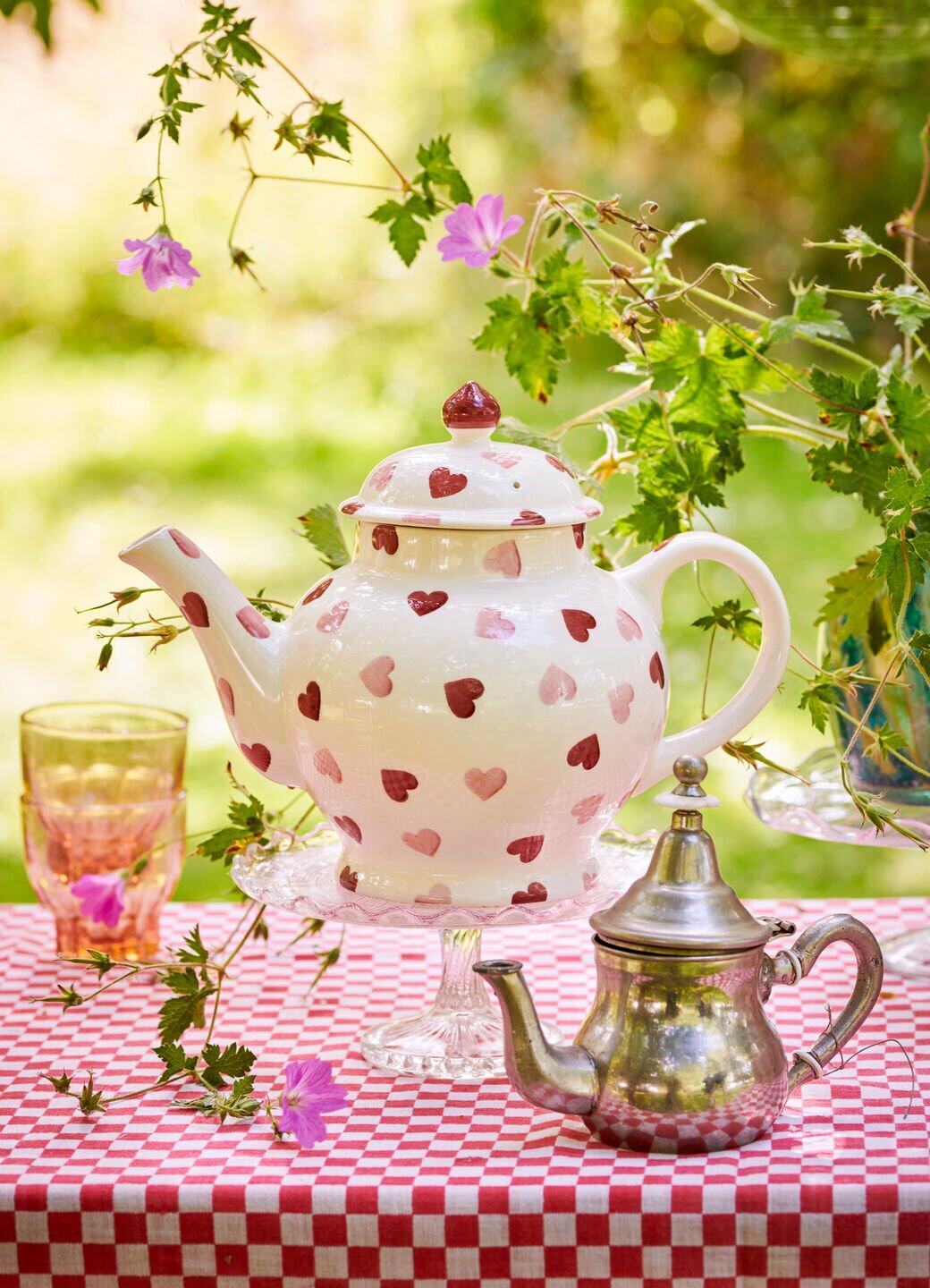 Emma Bridgewater Pink Hearts 4 Mug Teapot - Unique Handmade & Handpainted English Earthenware Vintage Style Teapots