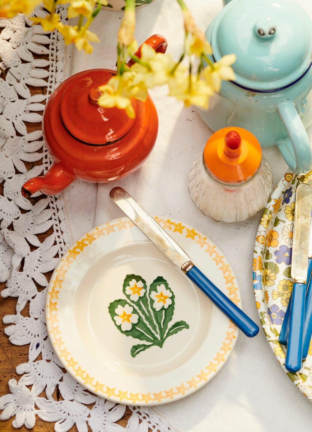 Primrose 6 1/2 Inch Plate - Unique Handmade & Handpainted English Earthenware British-Made Pottery Plates
