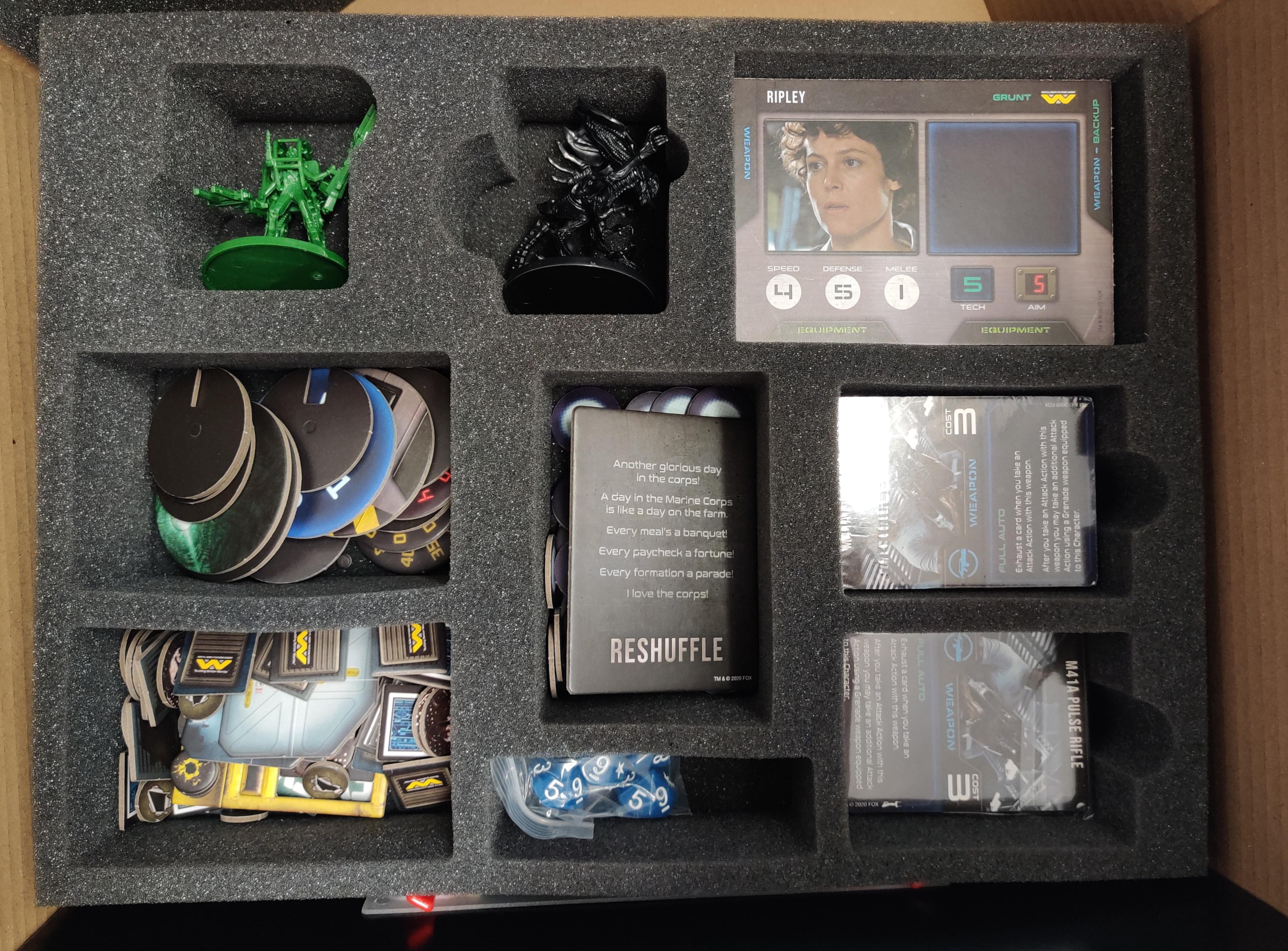 Aliens: Another Glorious Day In The Corps Defender Figure Case - Gifts for Geeks Leicester