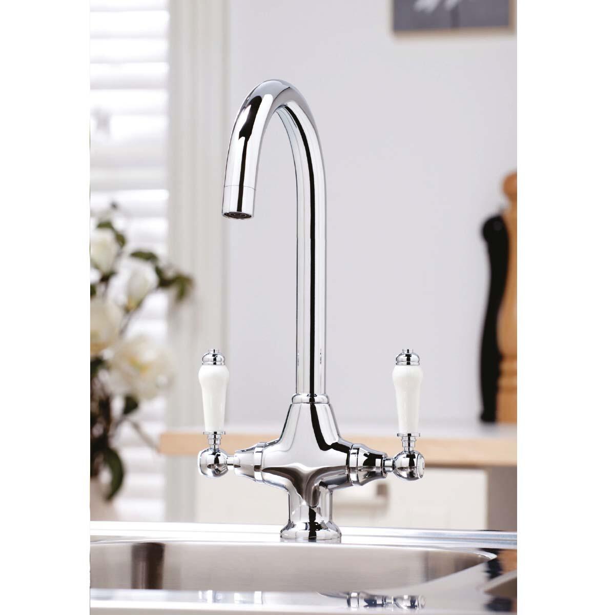 Scudo Harrogate chrome kitchen tap with lever handle and swivel spout, 1 tap hole