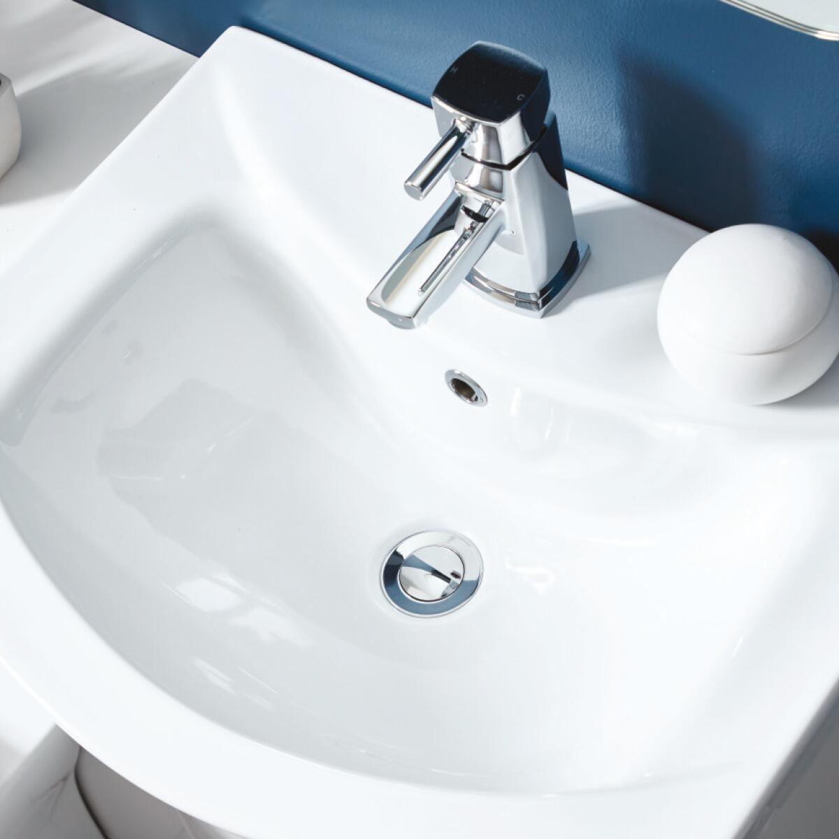 Scudo Swivel Top Slotted Basin Waste in chrome, made from brass, with a slotted design for basin overflow