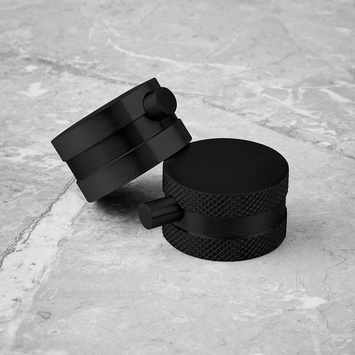 Scudo Core Matt Black round handle head and handset riser kit