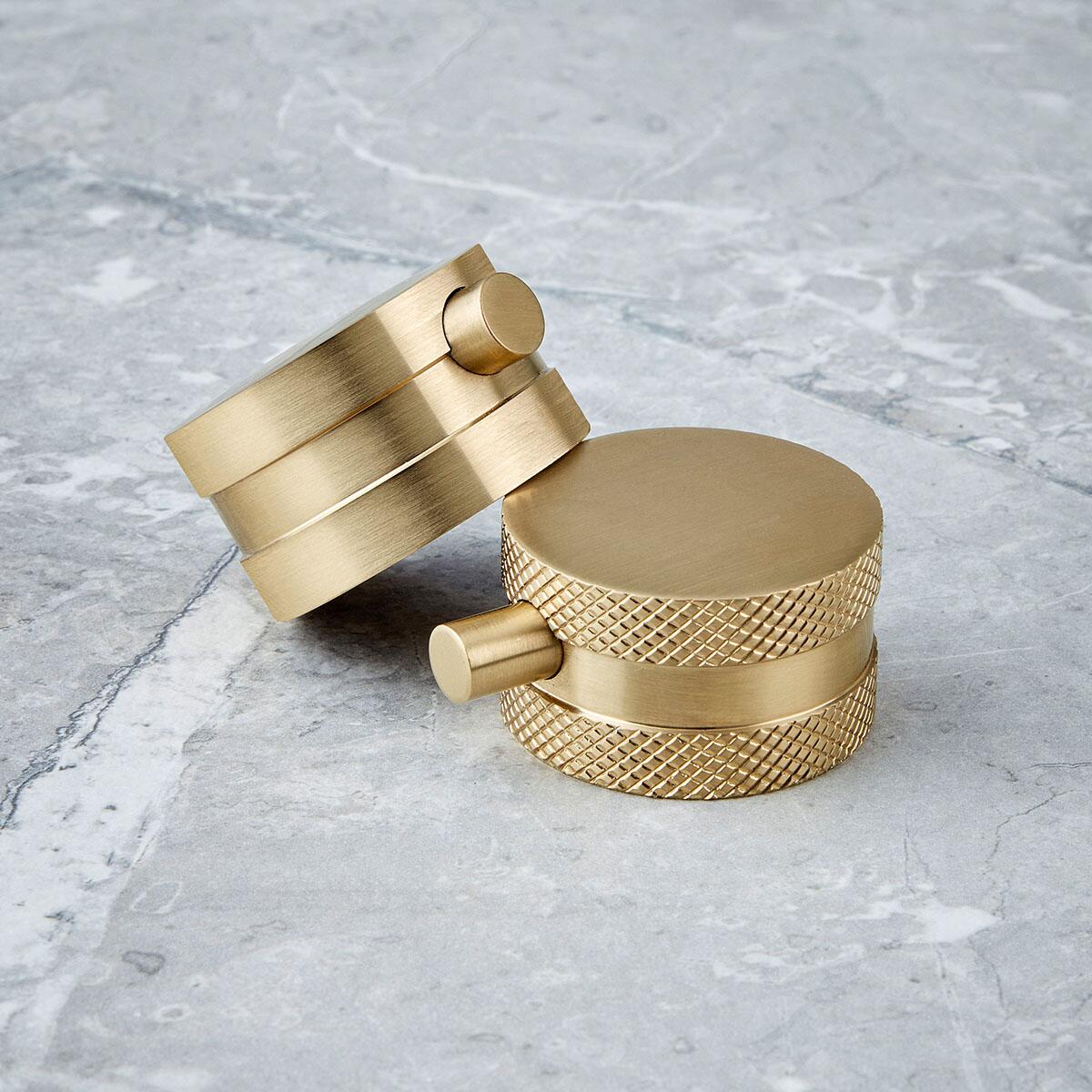Scudo Core Round Handle Head & Handset Riser Kit in Brushed Brass