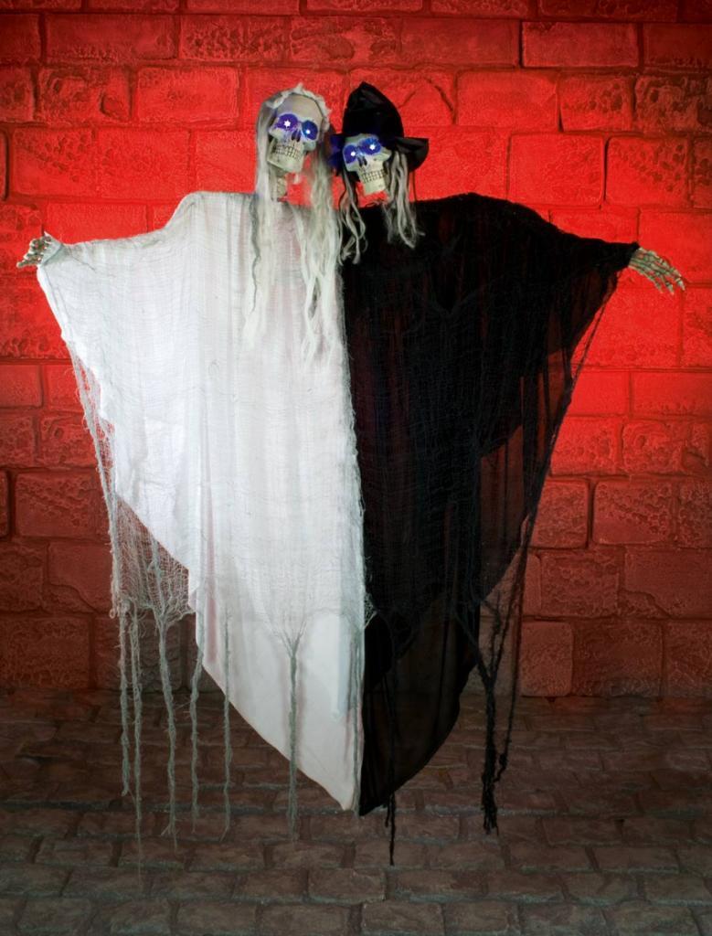 Hanging Light Up Mr and Mrs Skull - Halloween Props