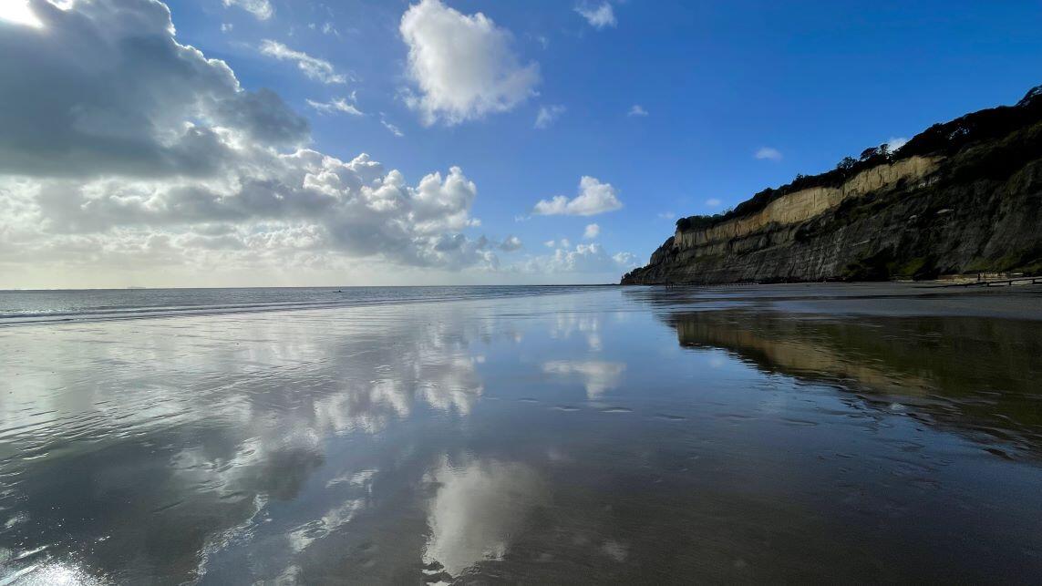 TRAVEL LIGHTLY. LEAVE ONLY FOOTPRINTS Gifts for conscious travel and a greener world.