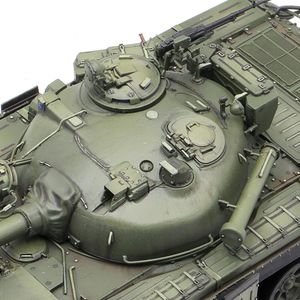View 4 Trumpeter Soviet Main Battle Tank T-72 Ural Model Kit Scale 1:35 PKTM09601