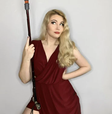 Instagram Influencer - @chick_with_a_walking_stick