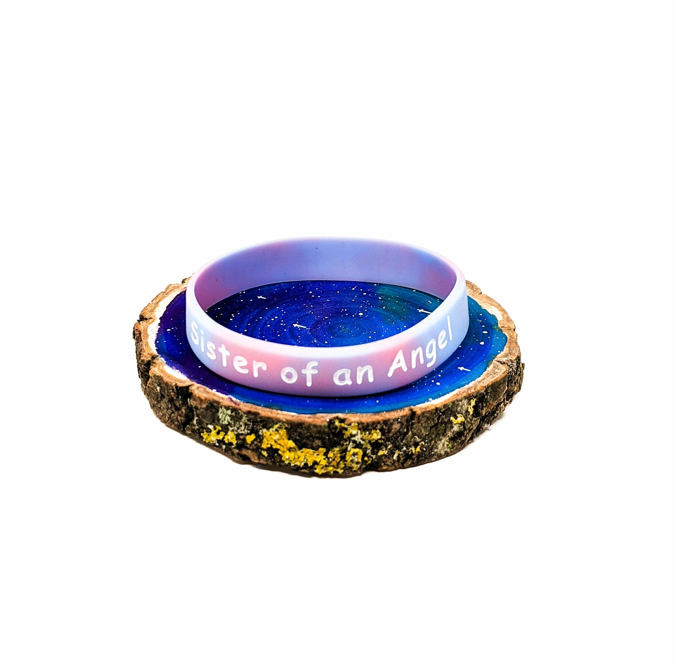 Baby loss awareness bracelet with “Grandma of an Angel” text on marble colours silicone wristband close up