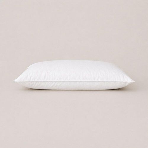 White adjustable wool pillow with top-stitched edges